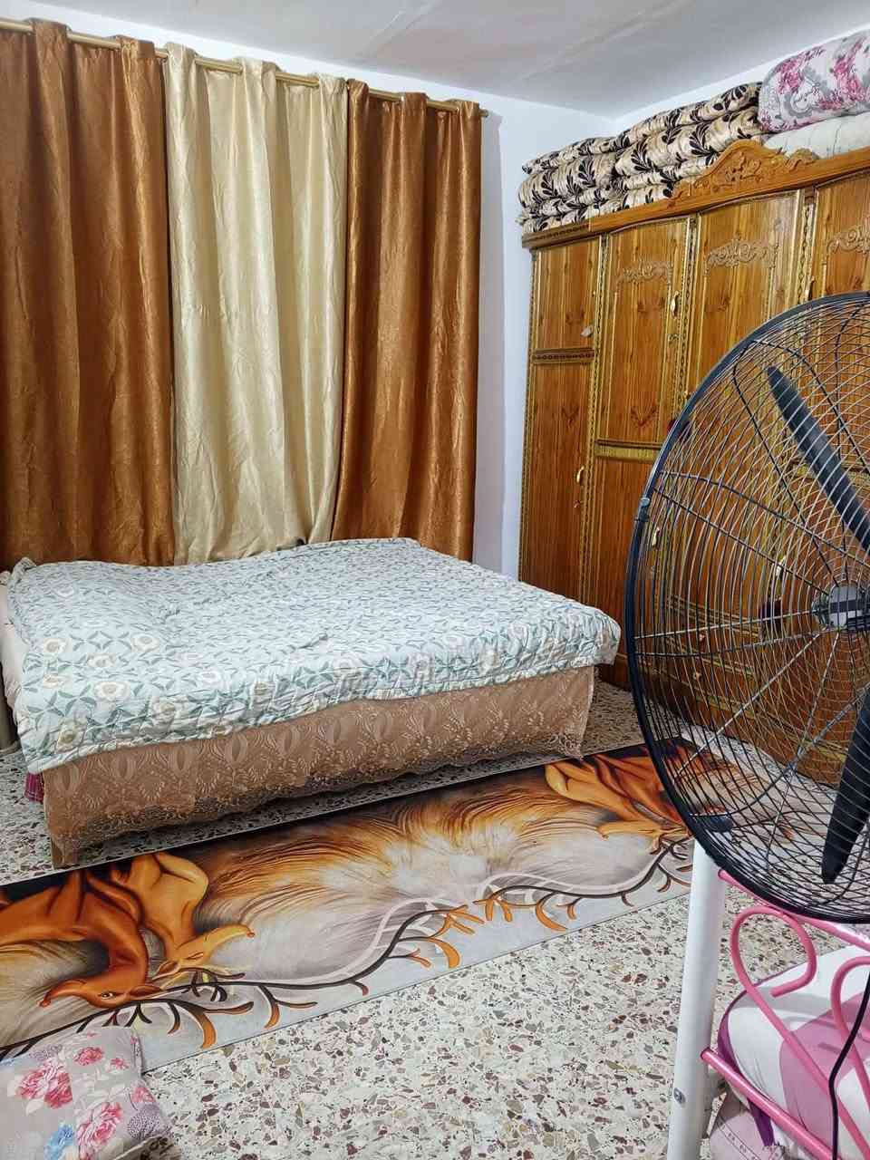 السلام عليكم
بيت للبيع ( طابو صرف ) العنوان بالسده حي النصر الثاني قرب المدرسه المساحه بالسند ٢٠٠ متر واقع حال ٢٥٠ متر/  تفاصيل البيت رباط ارضي بناء طابوك والسكف عكاده يتكون من / غرفتين + صاله عدد 2 + ستقبال + مطبخ + صحيات + طارمه + حديقه / السعر المطلوب ( 90 ) مليون وقابل لتفاوض الاستفسار اكثر / *********** // ***********
