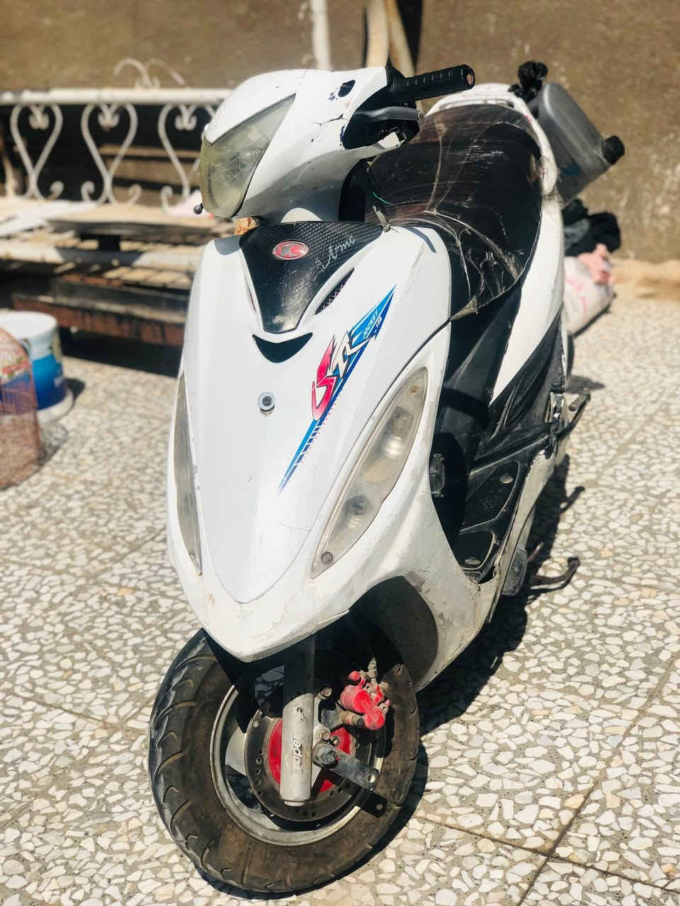 🏍️ دراجة كامكو للبيع الدراجه جاهزه ومكمله 
🔹 شلعة فول
🔹 المحرك ناعم ومرتب
🔹 نكّرة سلف
🔹 هندر جاهز
🔹 اللايتات والإشارات كلهن شغالات ✅
🔹 الدراجة جاهزة للاستخدام وما تحتاج شي
الدراجه سعرهه 400 وبيهه مجال للشراي

📞 ، التواصل خاص او الاتصال على الرقم ***********
