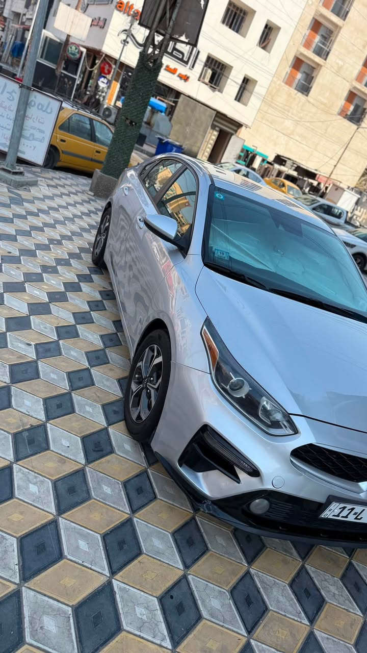 كيا فورتي 2020 وارد امريكي حادثهة صندوق وبالعراق بيهة باب خلفي عكس السايق صبغ وباب السايق جزء مصبوغ اثر طخة سيارة حرة باسمي تحويل مباشر ماشيه 59 الف محرك 2000 دوش مواصفات سيارة بيهة رادار خلفي تنبيه عند الرجوع رادار امامي تحديد مسار سياقه ذاتيه اوتو بريك توقف ذاتي عند الاقتراب شاشه كبيره تدعم Android Auto / Car play خرائط Gps  فول تحكمات ستيرن 3 انظمه قيادة Sport Normal / Smart  كروز مثبت سرعة 
حساس اطارات شاشة ضبط واعطال بالدشبول منافذ Usp / Aux / 12 / مانع انزلاق / Abs
وبعد بيها مواصفات حلوه سيارة جاهزه للاخير كير محرك حدادية تبريد ستوة مبدل منصومة كاملة سيارة بعدها شركة جديدة واحله من الصوره السعر 138 وبيه مجال بسيط السوك كلشي بي ماعجبك السعر تجاوز المنشور ولاتكسر بحلال العالم مكان السيارة مركز البصرة للاستفسار ***********
