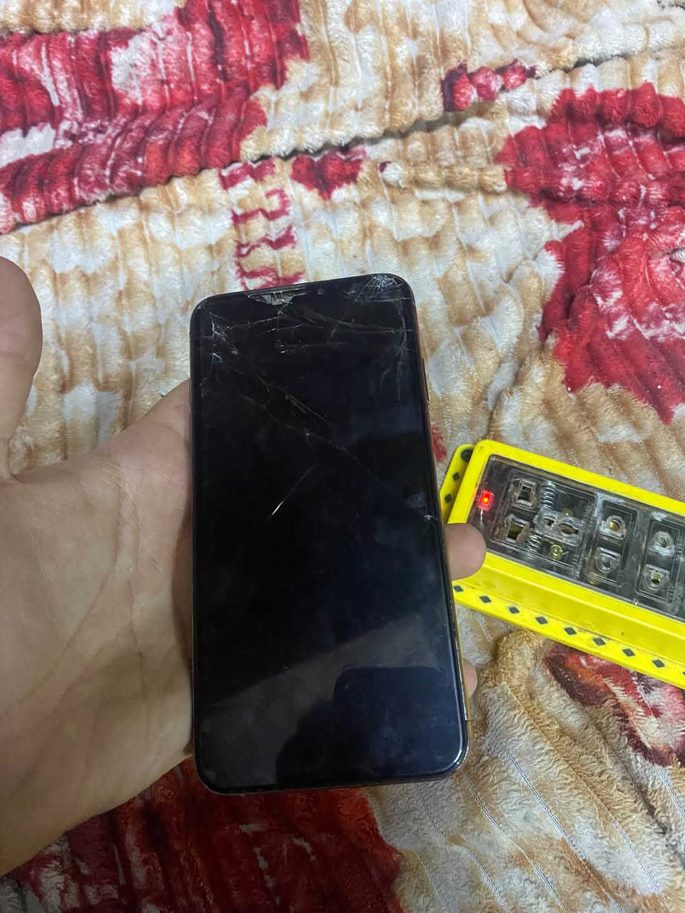 سلام عليكم اكس ماكس ناقصه شاشه وبطاريه وكامره خلفيه اضمنه إلك بدون آيكلود سعره ٤٠وبي مجال مكاني بغداد واتساب ***********
