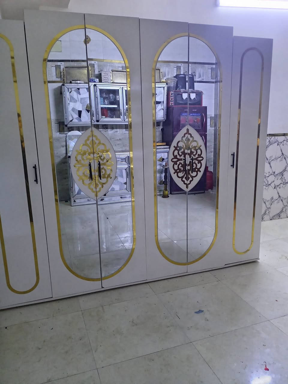 السلام عليكم من رخصت الادمن عندي هذ الكنتور للبيع اخو الجديد ٦بيبان الي يفيده يراسلني اويتصل هذ رقمي ***********مكاني بغداد البلديات سعره ١٥٠ الف وبي مجال

