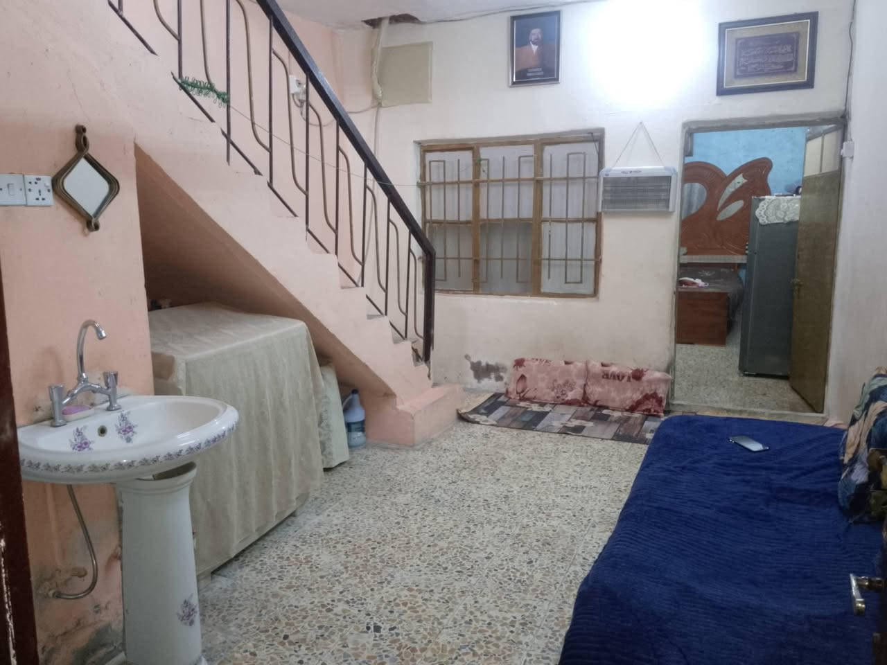 السلام عليكم 
دار للبيع سند طابو الشعله الاولى الفرع المقابل للمنتزه المساحه ٨٠م
يحتوي على استقبال وغرفه نوم عدد٢ ومطبخ وخدمات صحيه وهول داخلي السعر ٩٠مليون 
الاستفسار على الرقم ***********
بالامكان الاطلاع على الصور

