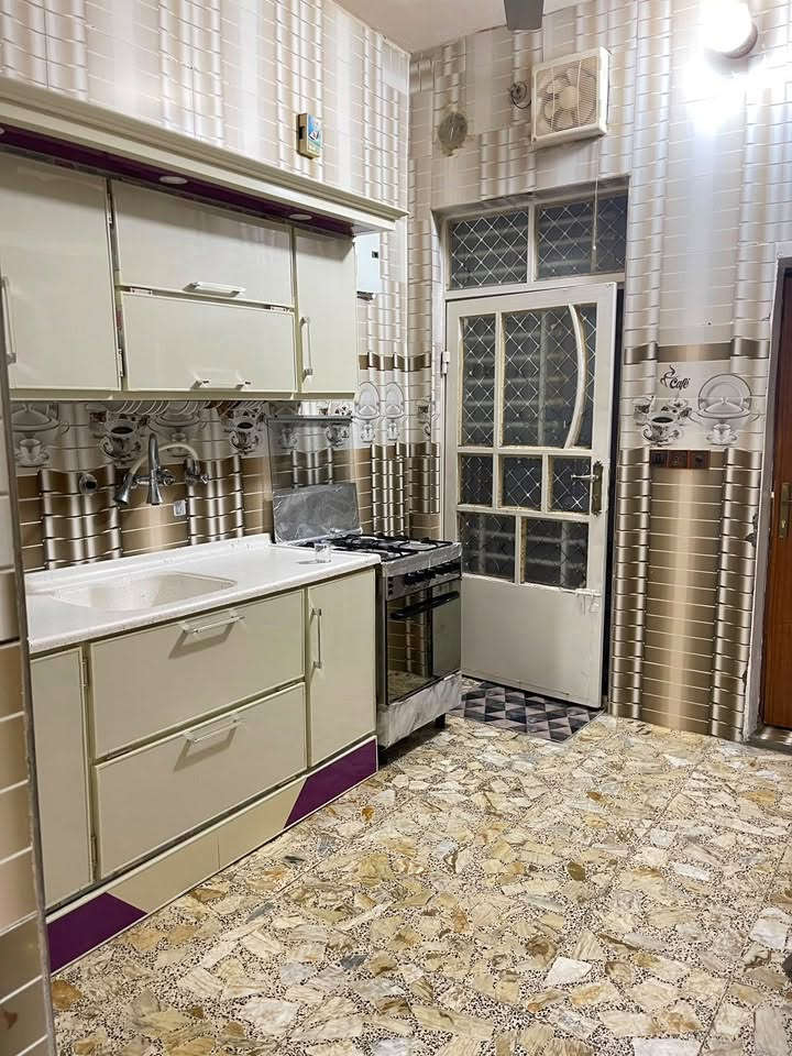 السلام عليكم
بيت للبيع مساحه 100متر واجهيه 5 نزال 20
البيت نظيف موضح الكم بالصور 
 الموقع وره السايلو قرب روضه الياسري
بيت مطلوب اسكان 13مليون 
السعر الكلي مع الاسكان 90 مليون 
الرقم ***********

نص مكتوب في الصور:
- الآن شاهد البث المباشر عن طريق منصة اليوتيوب BQ LIVE بيرق مباشر https://www.youtube.com/@bqlive