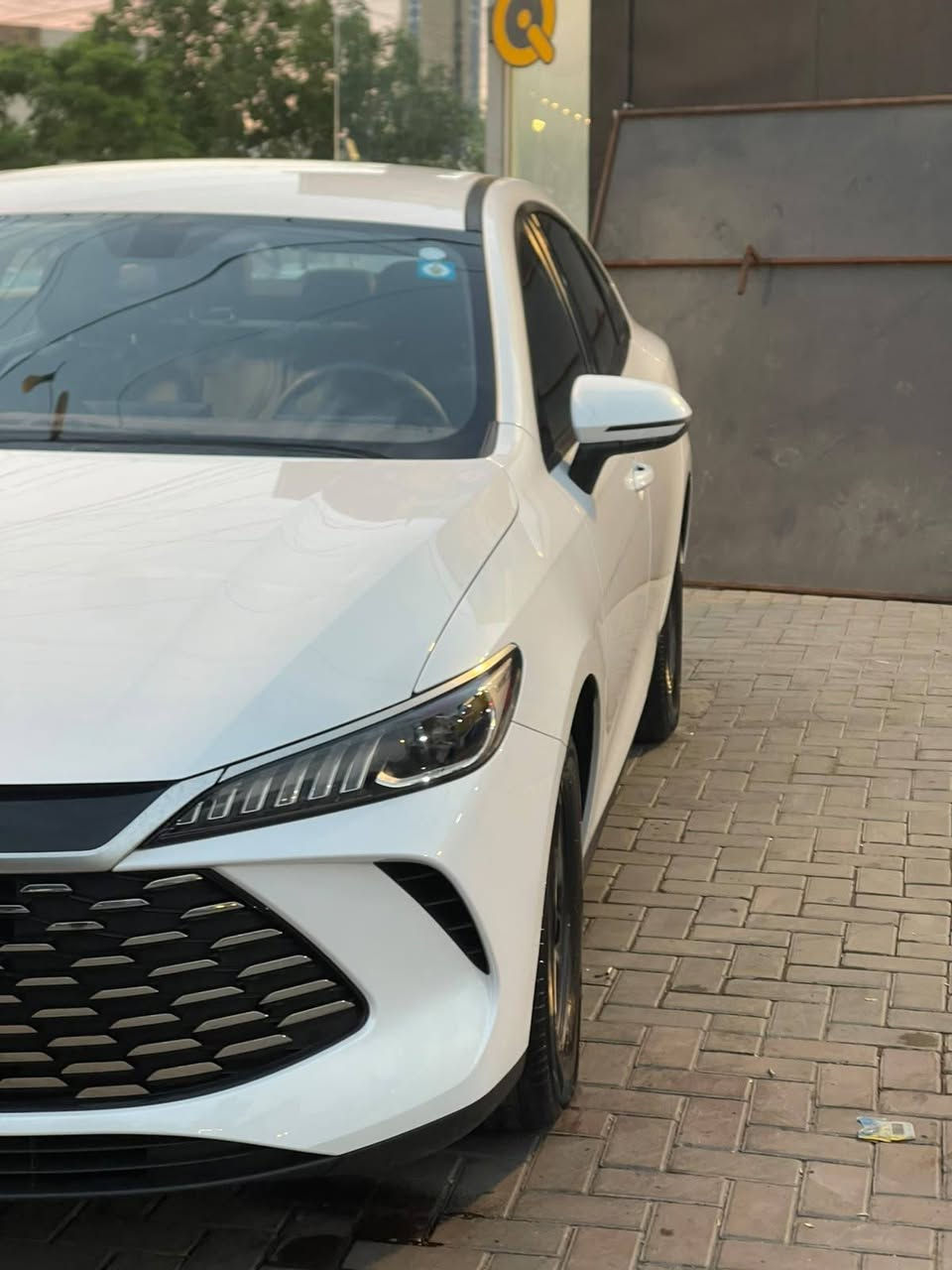 كن بلاس 😍
داخل زيتوني 
غراضهه كامله 
بصمه+كارت 

ماشيه2000  كم

سياره نظيفه  وجديده عدا 
تعديل BDR صغير بالجنطه

مرقم بغداد كامل بأسمي 

السعر 20 مليون ✅ قفل قفل 

السياره
 📌مكانهه بغداد حي الجهاد 

***********
***********
