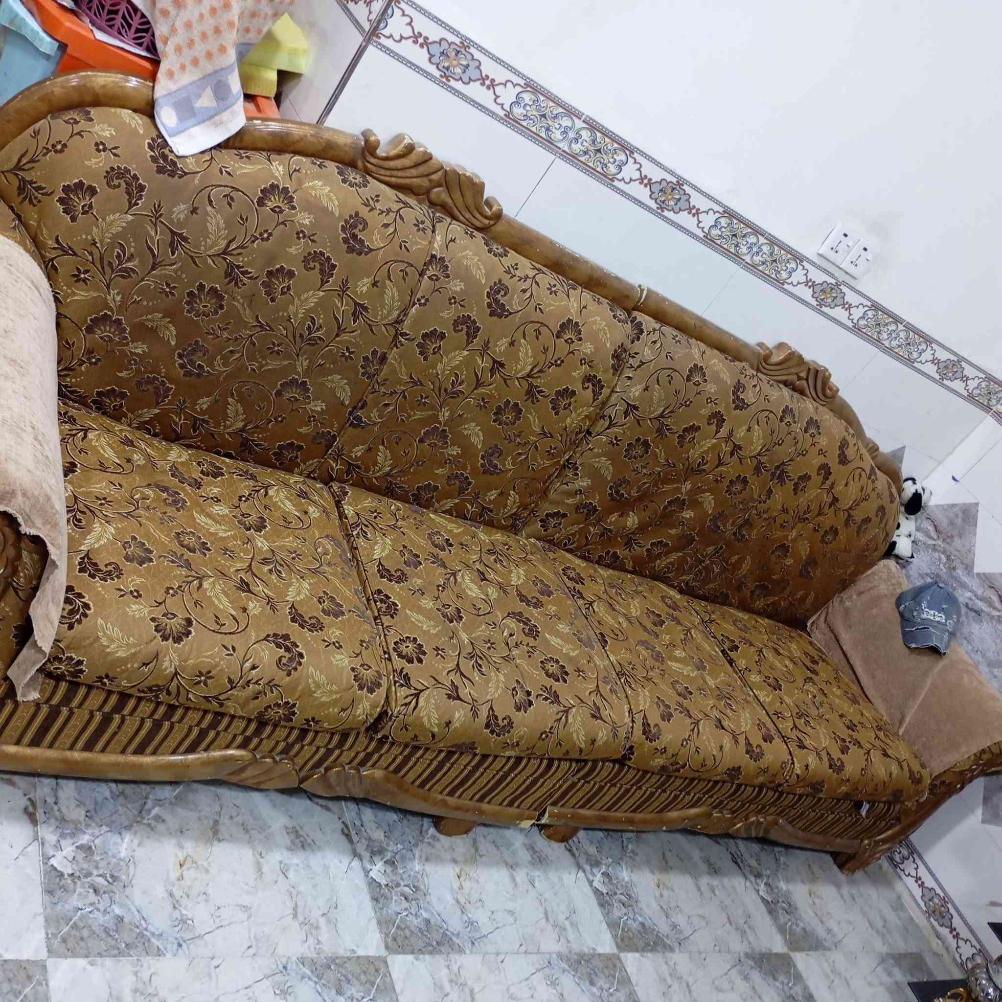 كنب • ١٦مقعد • نضيف