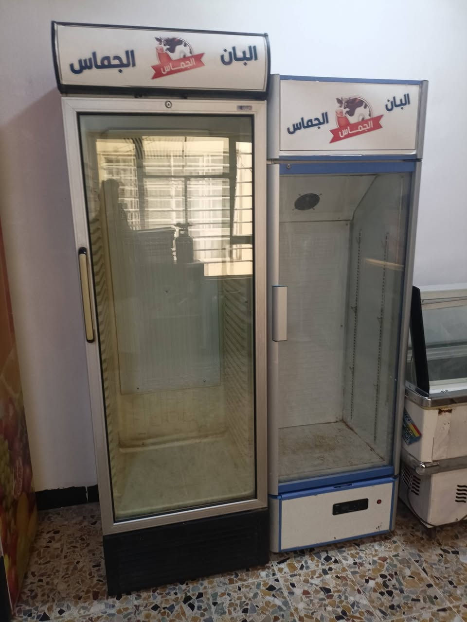 سلام عليكم متاح غراض للبيع عارضات واميوزه وارفوف وساحبه شلع ادفع سعر وتعال خاص اخابر على الرقم ***********

