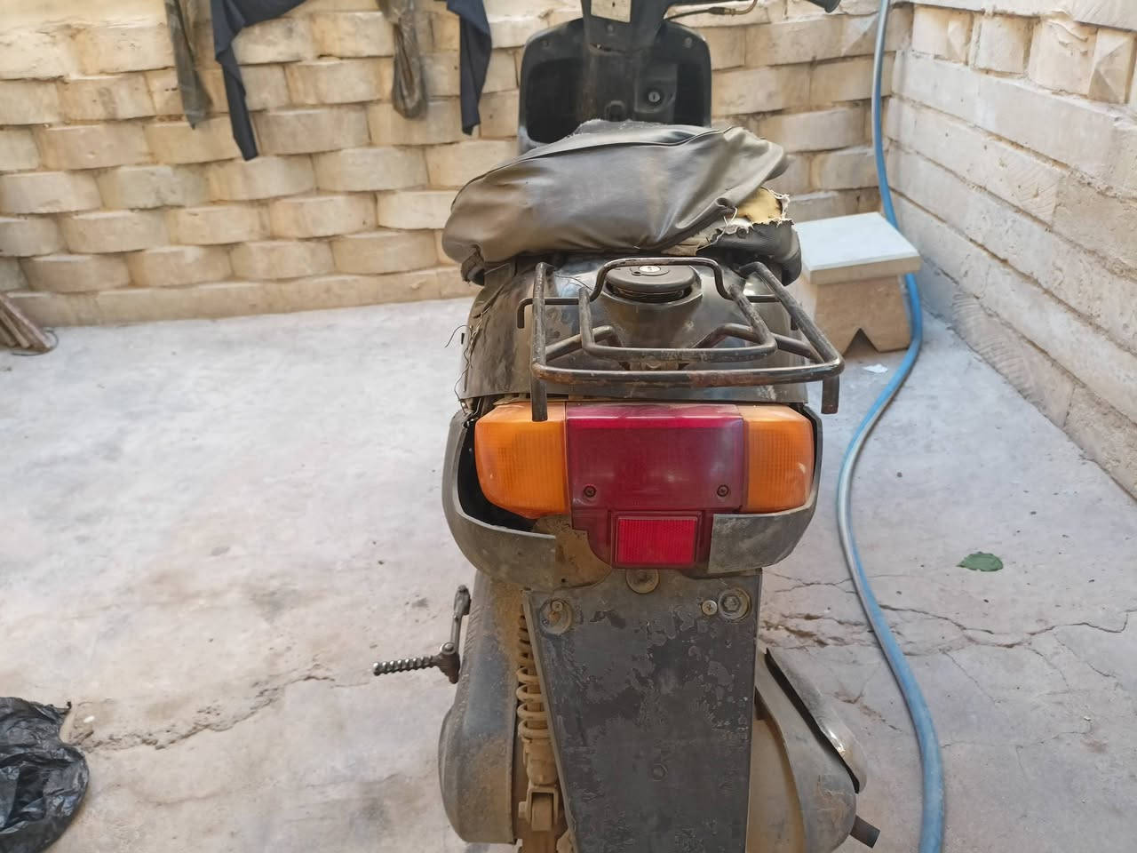 السلام عليكم موطور بوتين YAMAHA كهربائيه كلها شغاله ماعاده البك لايت مايشتغل سلف شغال يشتغل من اول هندر 
السعر 250  وبي مجال حك جيتك الدرع حالته نص  مكاني الموصل حي الانتصار 
رقم الهاتف ***********
