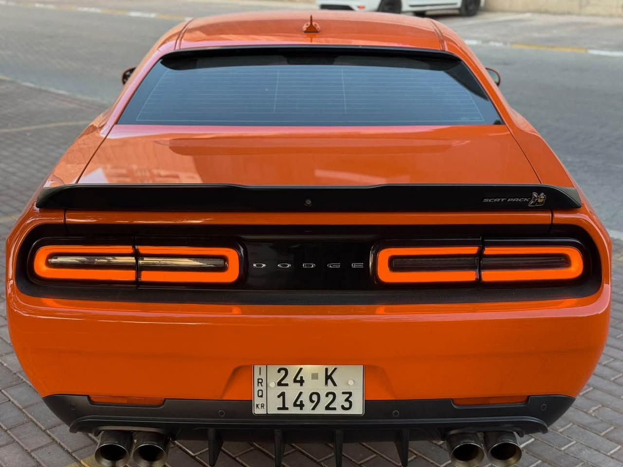 البرتقالي الأصلي 🇺🇸 | scat pack |

🔥 للبيع: دوج تشالنجر SRT 2021 — برتقالي أصلي 🔥

🚗 المواصفات:

* مواصفات فل أوبشن
* كاميرا خلفية + حساسات خلفية
* جنوط SRT قياس 20 إنش أمريكي
* سبويلر خلفي
* لايت أمامي زينون وكالة T/A أمريكي
* إشارات Smoke LED
* تشغيل عن بُعد
* كشنات تدفئة
* ستيرن Heated
* مقاعد جلد + كنتارا SRT كهربائية
* سقف rolls royce  
* شاشة كبيرة مع Apple CarPlay

🔧 التزويد الأمريكي:

* لويات تخم ماركة H&R
* بلكات NGK أمريكي Racing
* شوته Volant أمريكي أصلي
* Fuel Pump Racing
* ولف حرارة 82
* كاج أصلي
* أكزوز كامل Active
فجوج brembo

✅ حالة السيارة:

* صبغ 3 قطع فقط بدون ايرباك شرط
* تايرات جديدة
* السيارة تحويل وكالة بنفس اليوم
* رقم دهوك
* المكينه والگير لم يتم فتحهما 
* ممشى 75,000 كم
* المحرك والقير بشرط الفحص

🎨 الصبغ والحوادث:

* 3 قطع صبغ: جاملغ + باب + جامبغ خلفي
* بدون إيرباك
* بدون شاصي
* بدون لغود

💰 السعر: 188 ورقة، وقابل للتفاوض
السيارة مصروف عليها أكثر من سعرها، والتزويدات كلها مختارة بعناية

📍 موقع السيارة: السليمانية

📞 للاستفسار أو طلب المزيد من التفاصيل:
***********
*********** السليمانية, العراق
