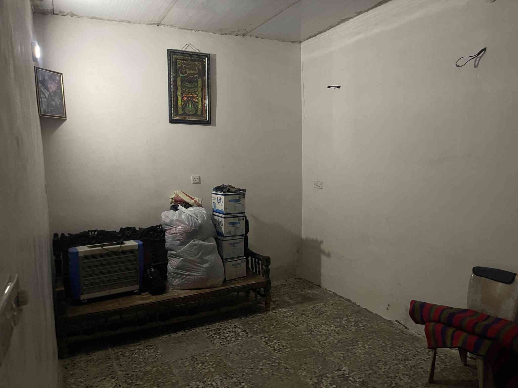 بيت البيع مساحه 100 متر علاونة زعفرانيه شارع المعهد خلف المنصه مجاري ماء كهرباء كلشي متوفر خير من الله رقم الهاتف ***********

