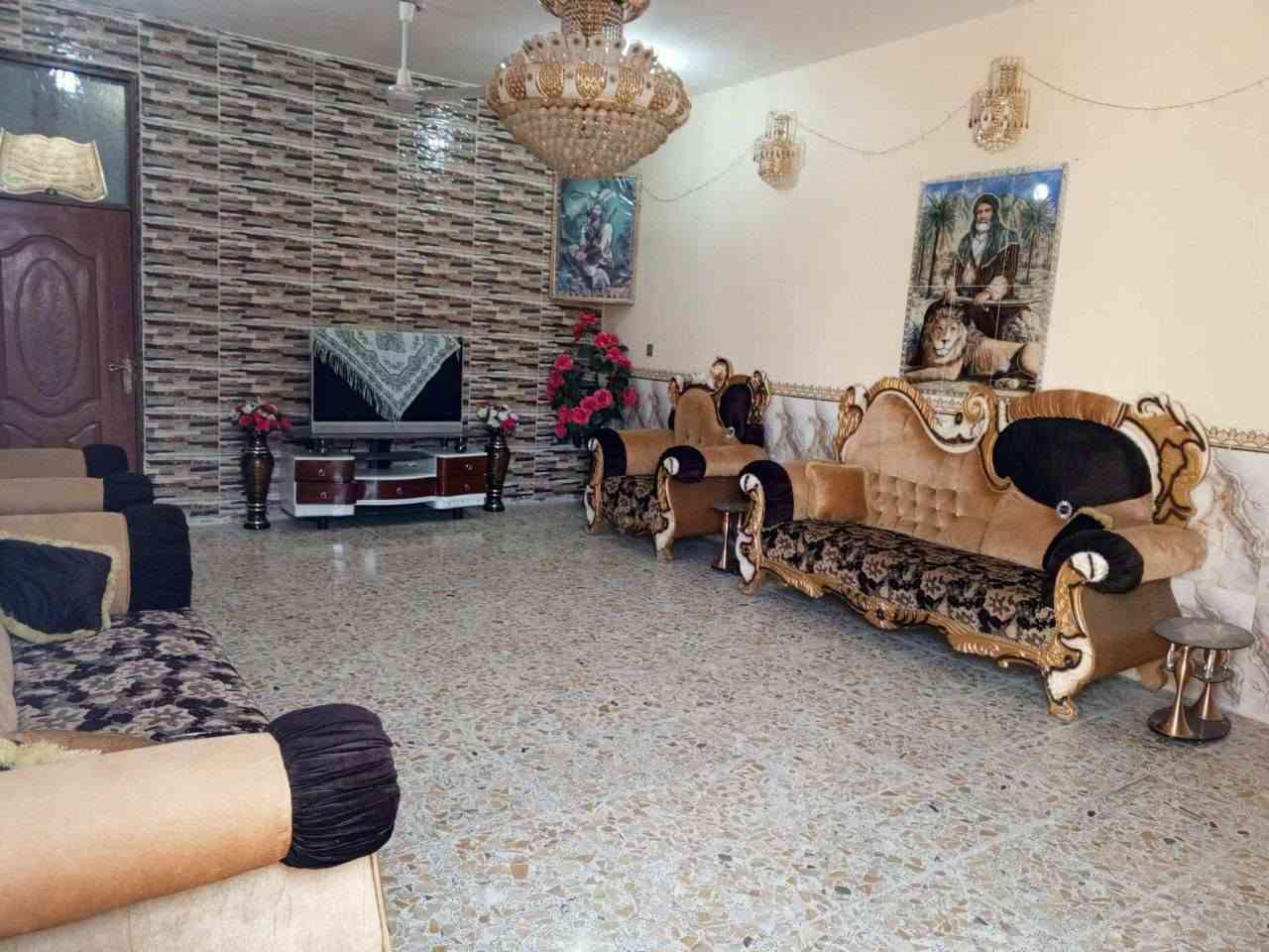 بسم الله الرحمن الرحيم
 السلام عليكم دار للبيع مساحه 275مطبخ استقبال حديقه 
صحيات  خارجي و داخلي /كهرباء جاهزه مجاري خدمات جاهز /زراعي /كوت+المكان شارع الجوادين يم الحسينيه بيت الجليب/جاهز-
وهاذ رقم/+***********+***********/ والسعر مناسب  واي استفسار اتصال
