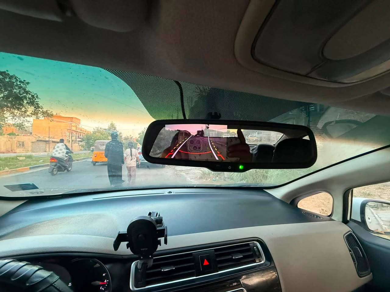 السلام عليكم  كيا ريو ١٧ خليجي ابيض مكفوله ماشية ٧٣ رقم بغداد  ***********  السعر ١١٠
