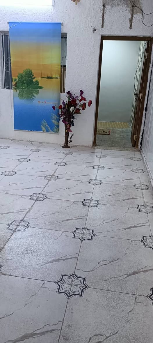 شقة نظيفة • طابق أول • شامل ماي وكهرباء