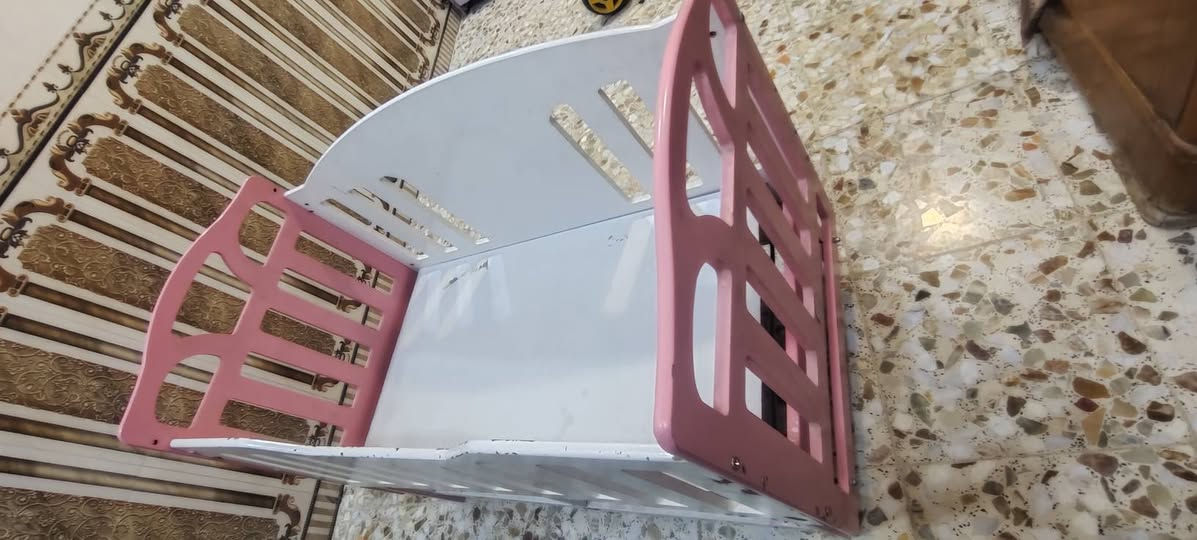 سرير اطفال • سليم • ما عليه كسر