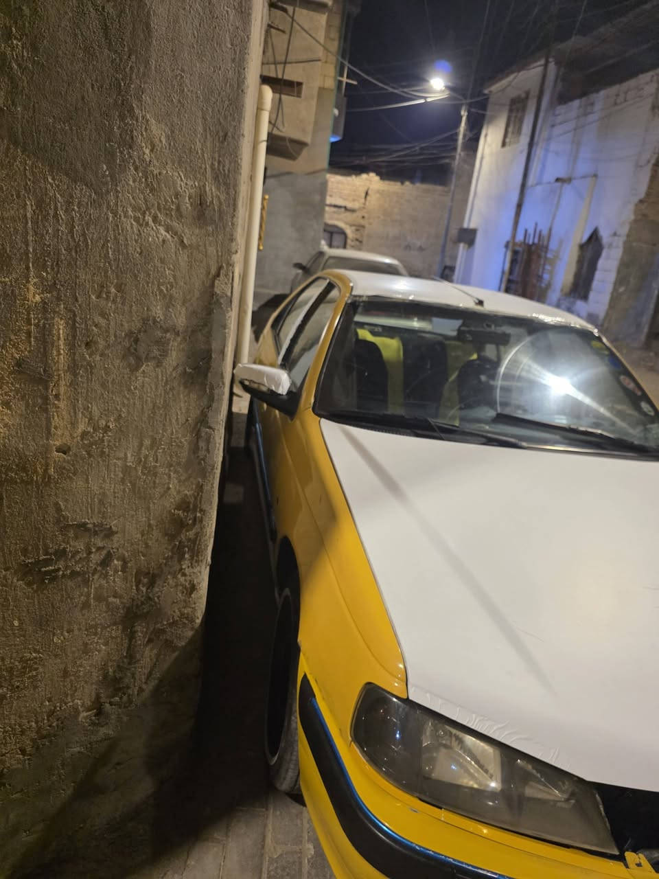 بيجو بارسمعروضه 26 ورقه وبيه شويه مجال الشراي واني خادم على الخاص غير موجود *********** انتصل وتامر واتساب موجود موديل 2015 اصفره ونطيه الك من كلشي  السيارة جاهزه من كير ومكينه وتبريد ثلج خير من الله كبل الشارع متخصر عليه ربع دينار والله العظيم كلشي جديد بيه وتجي وتشوف بعينك
