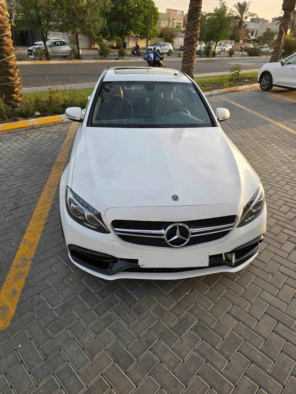 السلام عليكم 
للبيع c300 2018 وارد امريكي 
المواصفات تقريبا فول عدا الدبل ماوس 
حادثها الصندوق والجاملغات الخلفيه الباقي مكفول 
الحوض بي تصليح فقط بدون كص او صبغ  وصور الحادث مرفقه بالمنشور  ورقم الشاصي 
محرك السياره مجفت كامل جديد درجه اولى وبعده تحت الضمان يم شركه برابوس ومسويلها ادامه كامله 
امبدله دعاميه AMG  ووياله وتايرات جدد مال الشكل 
الجديد الداخل البلاد جلد اسود ومغير بدبي للاحمر 
رقم اربيل باسمي الهزه منتهيه  تحويل فقط 
السعر 18000$ وبيها مجال جدا بسيط 
مكانها بغداد حي الجهاد
***********

نص مكتوب في الصور:
- Mercedes-Benz C 300 2018 White 2.0L 4 vin: 55SWF4JB0JU253935 Final bid: $14800