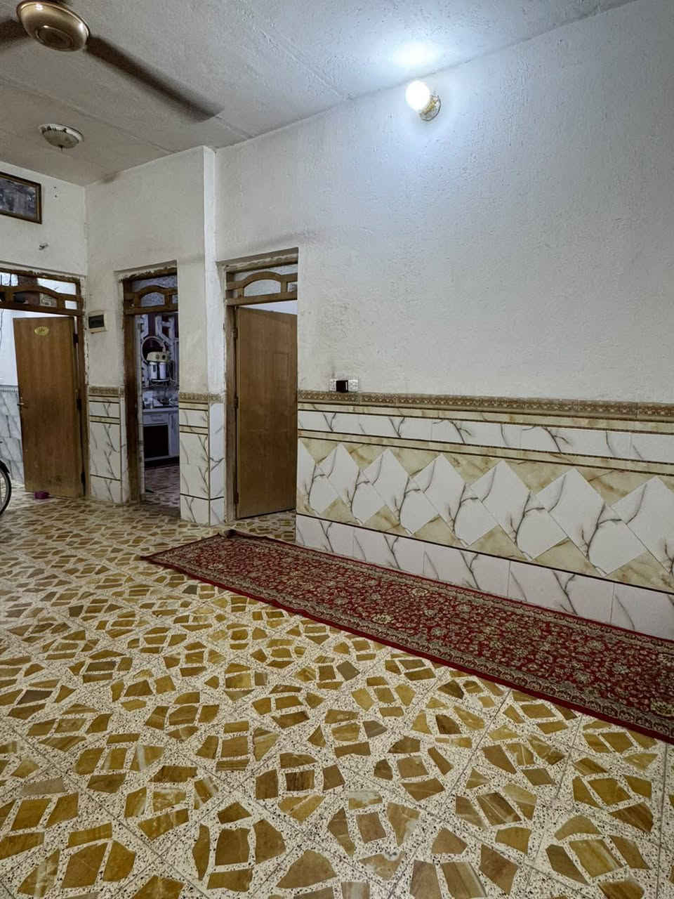 يا الله 
بسم الله الرحمن الرحيم 
                  «الدار للبيع» 
طابو صرف منطقة القادسية شارع ابو الياس قرب مكتب الغاز ركن مقابل ساحة مساحتة 115 م مربع 
للاستفسار اكثر الاتصال على الرقم *********** /***********

