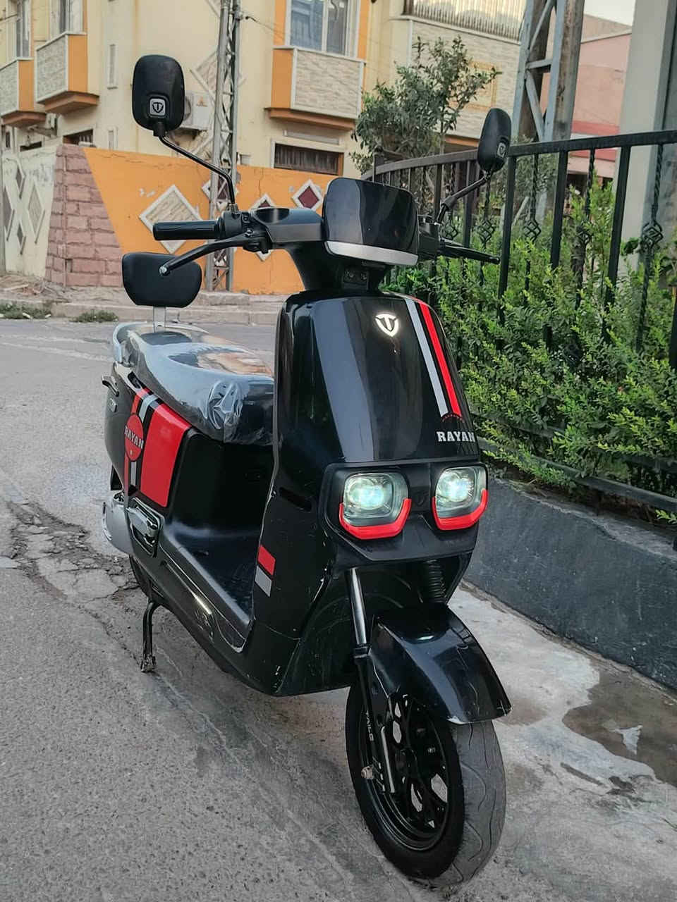 سلام عليكم دراجه شحن ام عيون للبيع دراجه بعدها بحيلها نضافتها كدام عينك بطارياتها نشطه امانه الله تجي وتشوفه بعينك شاحنتها وياها رايدها 650 وبيها مجال لشراي مكاني بغداد الدوره تواصل واتساب ***********
