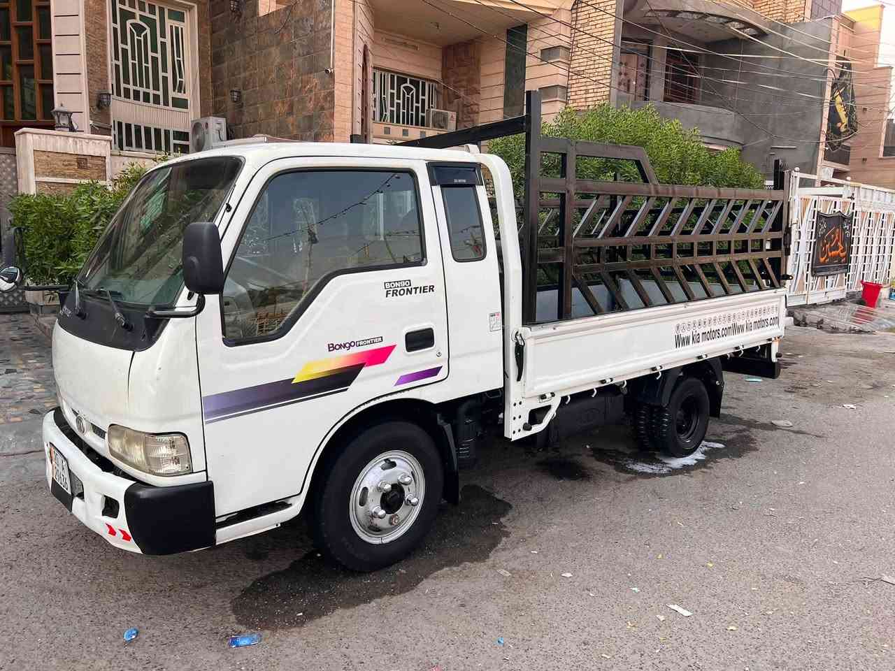 السلام عليكم للبيع كيا فحل مديل 2000. رقم ديالى انكليزي.  سنويه جديده تحويل مباشر. محرك 3000. مفتوح بلاد.  مكفوله من ضربه و كص فقط صبغ جماليه تخم اتاير كير اكسن حداده شواصي كله كفاله محجر غلاف جدد.  دواخل جديده.   كهربيات شغاله.    جاهز.   السعر 77.  ورقه وبي مجال.  مكاني بغداد.   ***********.  اتصل وتدلل.
