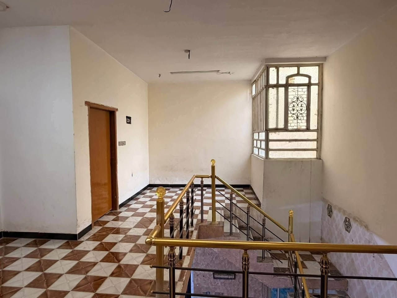 دار للبيع
حله شارع ٨٠ كربلاء حي القضاة 
يبعد عن الشارع العام ٧٥ متر
بناء حديث 
خدمات كامله مجاري تبليط 
المساحه ١٥٠ متر
المحتويات ٤ غرف نوم + صاله ومطبخ وصحيات داخليه وخارجيه ومنور ممر 
واستقبال ارضيه مرمر سيراميك هزاره نص الحايط كهرباىيات حديثه 
للاستفسار الاتصال 
***********
