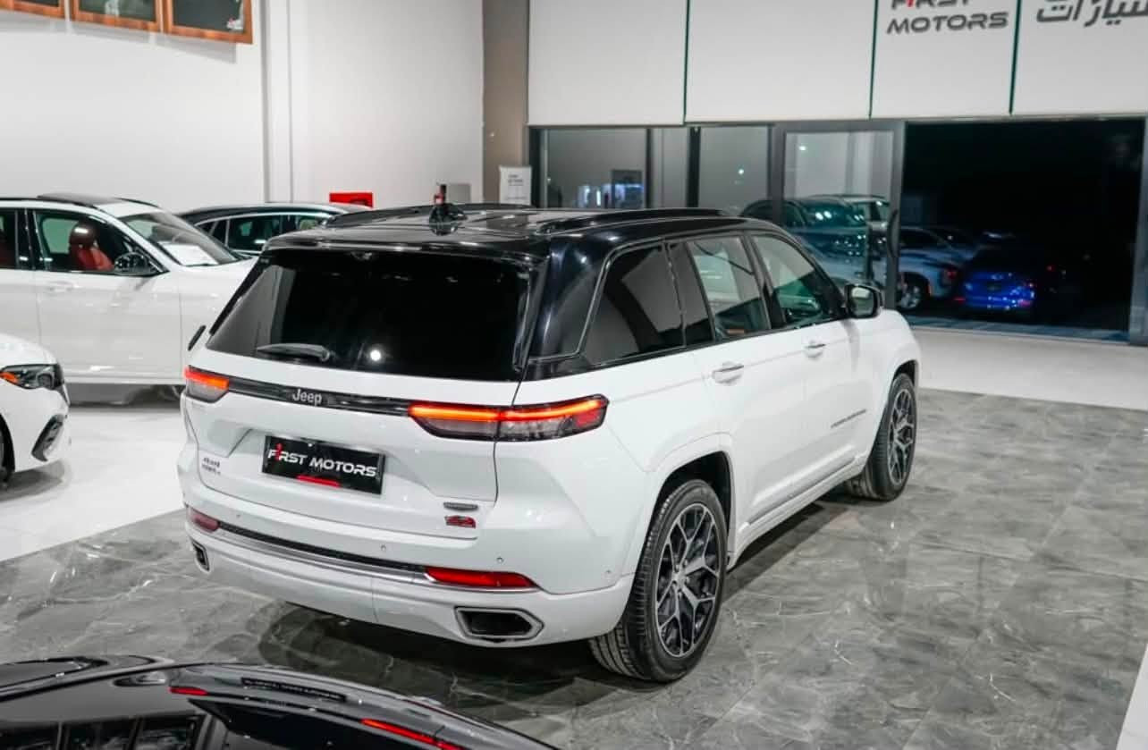 جيب موديل 2022 سومت
فول مواصفات 8 سلندر فورويل جكات 3 شاشات 
المحرك : V8 5.7
ممشى السيارة: 75 الف 
موصفات:
رباعي 4x4
  نظام تعليق هوائي (جكات).
  قيادة ذاتية عند المنعطفات.
  رادار امامي مع مانع تصادم .
  نظام الرؤية الليلية.
  تحذير الخروج عن المسار .
  مستشعر نوم السائق مع نظام التوقف الآلي
  تحذير النقطة عمياء ٥ .
  نظام تحذير عند التقاطعات.
  نظام تحذير عند تجاوز السرعة المحددة.
  نظام عرض المعلومات على الزجاج الامامي (HEAD UP
(DISPLAY
  نظام تقليل الضجيح داخل المقصورة.
  إنارة محيطية.
  شاحن موبايل وايرلس.
  تعديل وضعيات مقود السائق كهربائيا.
  مرايا تعتيم ذاتي.
  المرايا الجانبية قابلة للطي كهربائيا
مرايا الجانبية فاد
ظام الصوت من ماكنتوش مع 19 سماعة.
ويل قياس 21 انج .
* سقف بانوراما .
  شاشه كبيرة 10.1 انج .
  شاشة للراكب الأمامي .
  لوحة القيادة بقياس 12 أنج.
5 كاميرات خارجية مع بخاخات ماء للتنظيف.
 كاميرا للمرأة الداخلية.
  تصوير حراري ليلي .
  المصابيح الأمامية زنون .
  كشافات الضباب زنون .
  دخول ذكي.
  بصمة على 5 ابواب للدخول الذكي.
  تشغيل عن بعد .
  الصندوق الخلفيي كهربائي .
  فتح الصندوق الخلفي مع حركة القدم.
أقل
  فرش المقصورة الداخلية من الجلد الطبيعي الفاخر.
  اضافات من الخشب الطبيعي للمقصورة الداخلية.
  ذاكرة لحفظ وضعيات الجلوس للمقاعد الأمامية
  مساج للمقاعد الامامية .
  المقاعد الأمامية كهربائية .
  المقاعد الأمامية تبريد وتدفئة .
  المقاعد الخلفية تدفئة وتبريد .
  ستائر للشبابيك الخلفية.
  انارة داخلية LED متعددة الالوان .
  حساسات امامية وخلفية .
  5 راكب .
  مكيف خلفي مع وحدة تحكم منفصلة .
  تدفئة مقود القيادة.
  مانع تصادم خلفي .
  بلوتوث تلفون .
  محدد سرعة .
  نظام بريك اوتماتيكي

مكان السيارة اربيل 📍

للاستفسار: (***********)
