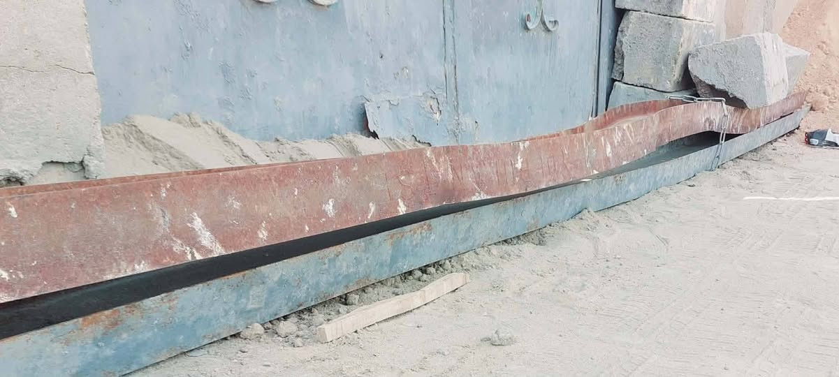 شيلمانات عدد اثنين 
كل وحده ٦ مترات
يرادلهن تعديل بسيط 
السعر ثنيناتهن ب ٩٠ ألف قفل
مكاني نجف 
قرب قرية الغدير 
***********
