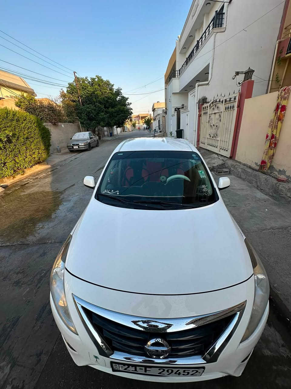 نيسان صني 2018 بليته زرقاء
يدات نيكل 
تحكم ستيرن 
مانع انزلاق
سبايدر
كشافات
دفتر بانزين 
السياره بأسمي شرط التحويل
السياره مكفوله من الصبغ والمعجون
فقط شبرين بارد
سعر السياره 95 وبيه مجال 
مكان السياره :كركوك

للاتصال:***********
