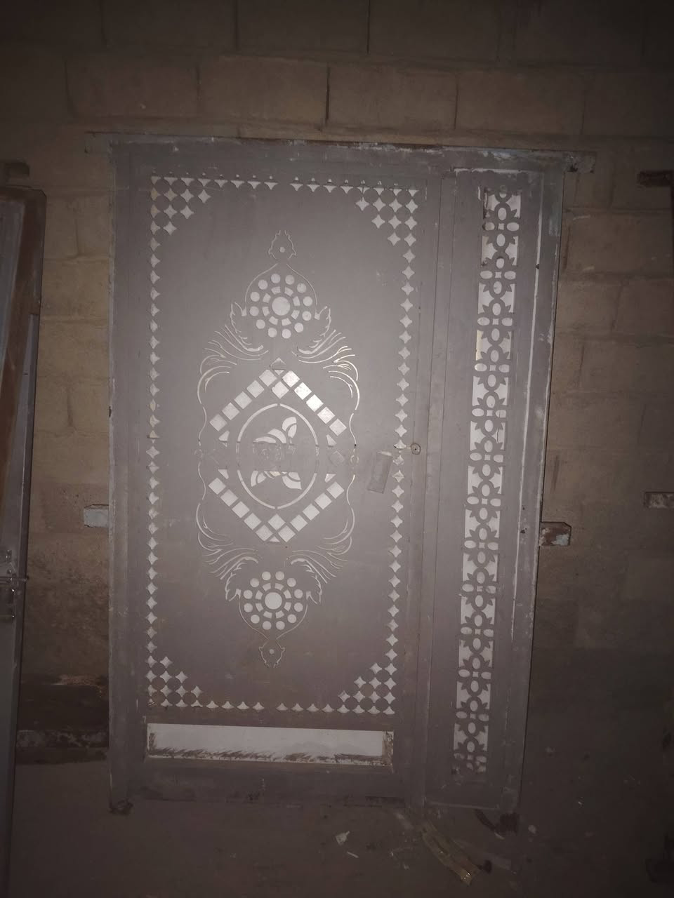 من رخصت الادمن سلام عليكم عندي غراض للبيع شباك 1 ونص ×1 ونص شيلمان عندي 2 ام 3 ونص  وحده بلجيكي 5 ونص،  شباك  متر 1 × 1   باب  1 وربع
 ***********   شاميه قرب حفار الزغير
