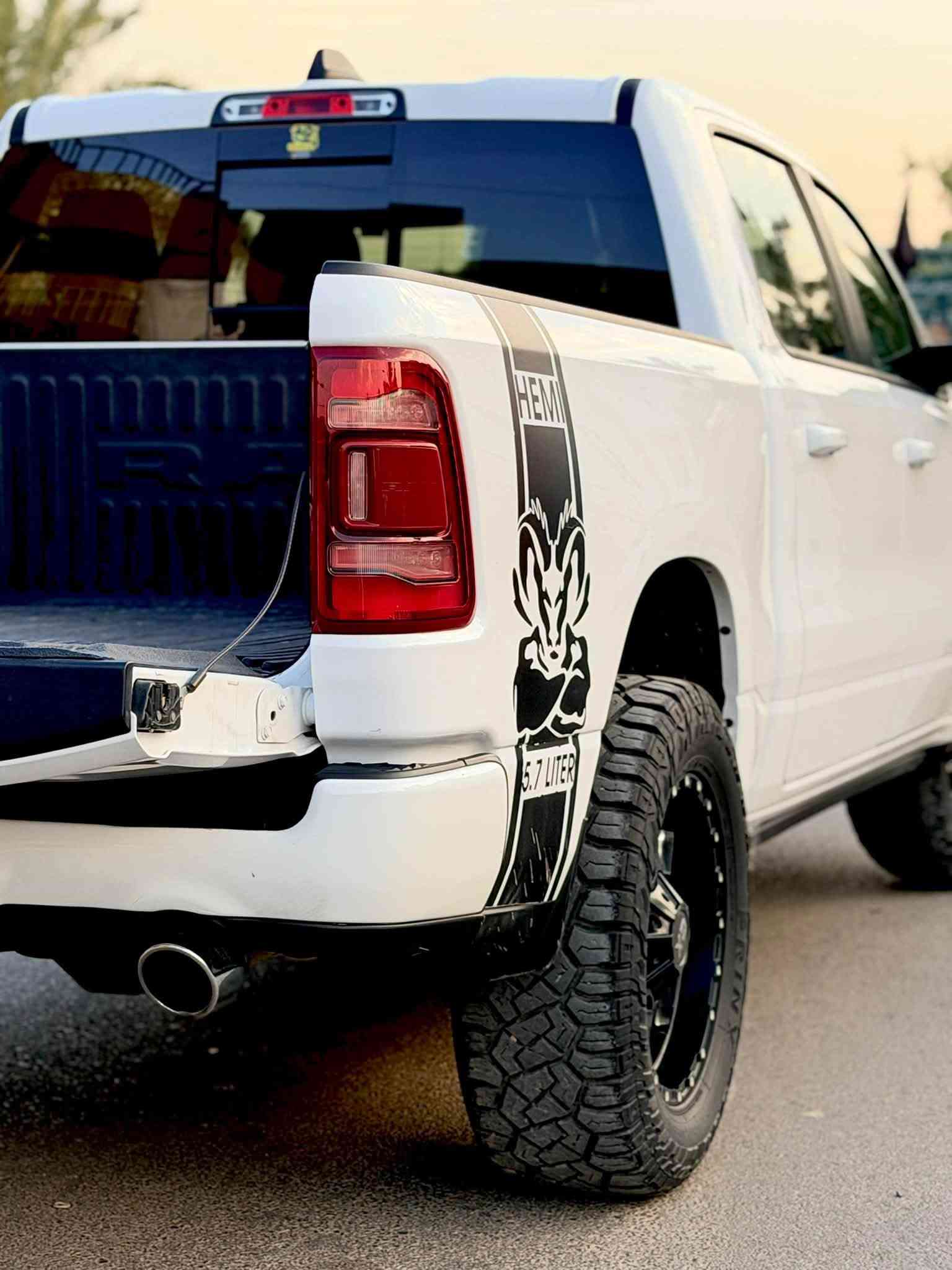السلام عليكم دوج رام 2023 لارامي  وارد امريكي
Dodge Ram White Laramie 2023 5.7 V8
حجم المكينه : 5.700 V8
المسافة المقطوعه : 15 الف ميل
الضرر : كلين تايتل
الايرباك : سليم مطاك ولا ايرباك
#مواصفات
1.شاشه كبيره تسلا
2.بصمه
3.تشغيل عن بعد
4.كامرا
5.ويل كب
6.كشنات جلد
7.تدفئة تبريد بالكشنات
8.رادارات 360
9.كشنات كهرباء
10.لايتات لد + زنون
11.كشافات
12.اشاير بالمري
13.فور ويل 4x4
14.اتو ستوب
15.حساسات خلفي امامي
16.تايرات جبلي 
17.خزن ميموري
فول مواصفات مرقم بغداد
تفاصيل اكثر هذا رقمي  ***********
مكاني بغداد
