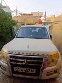 سياره بايجيرو موديل  2010 حبتور  سياره نضيفه بيه طخه بل باب الخلفي وحا...