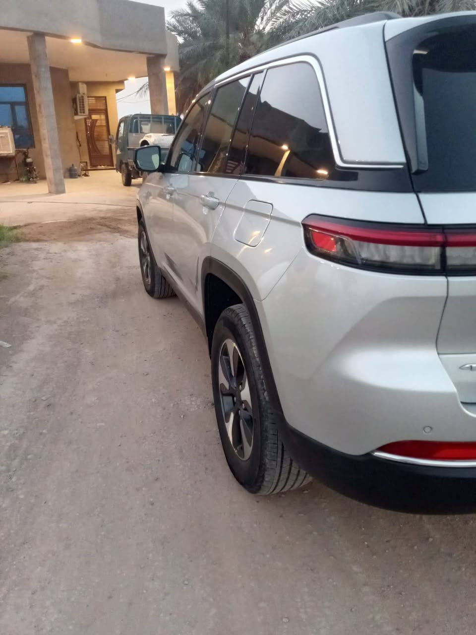 جيب كراند شيروكي 4xe موديل 2024
ماشية 60 الف ميل
مواصفات فول 1/1 
سنوية جديدة تنتهي 2031
رقم بغداد
كير ومحرك مكفول السيارة جديدة من الداخل والخارج 
للبيع فقط وليس مراوس
مكان السيارة بغداد 
رقم التلفون ***********

