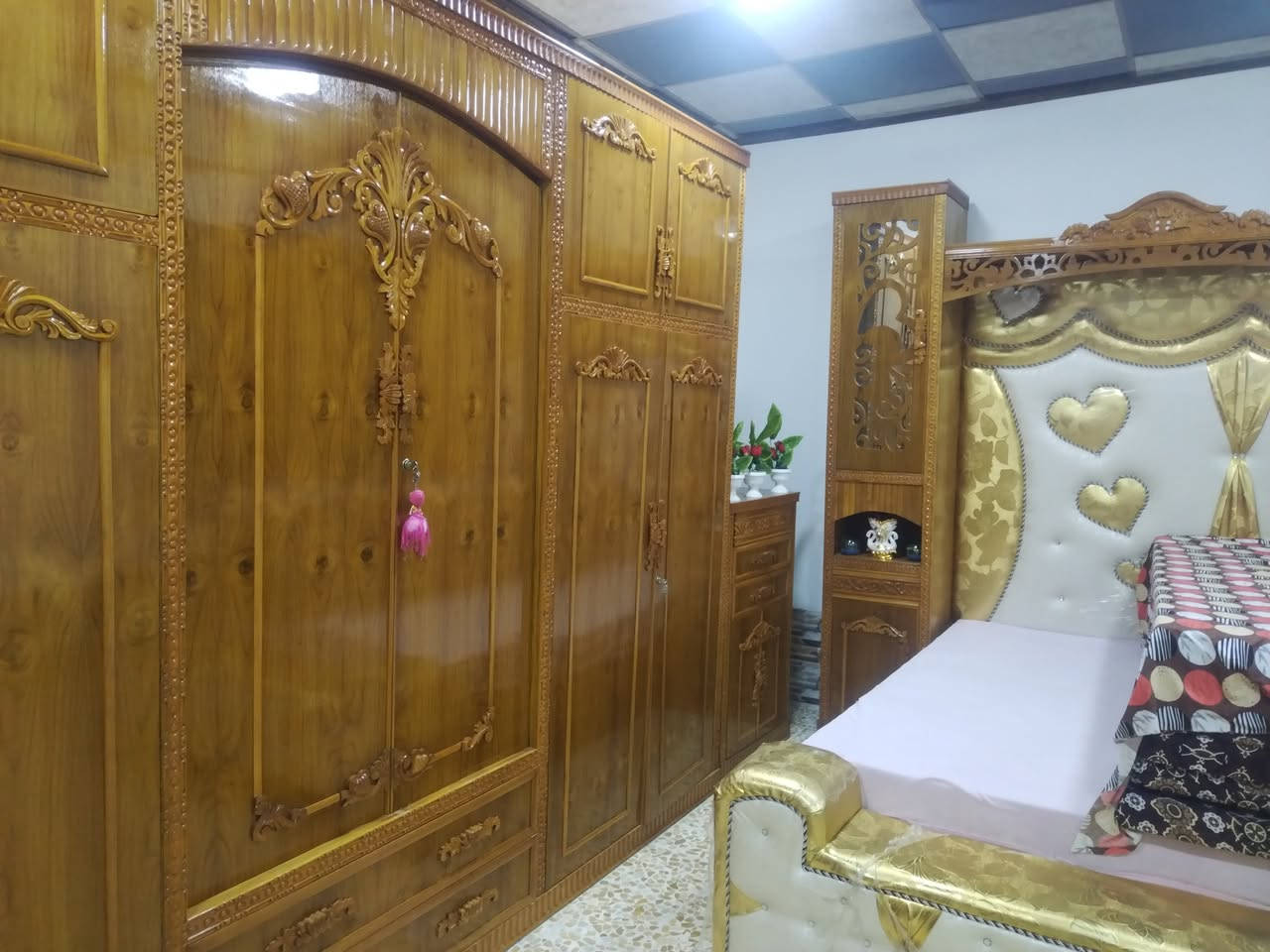 غرفه للبيع نضيفه جدا سعره خاص *********** بي وتساب
