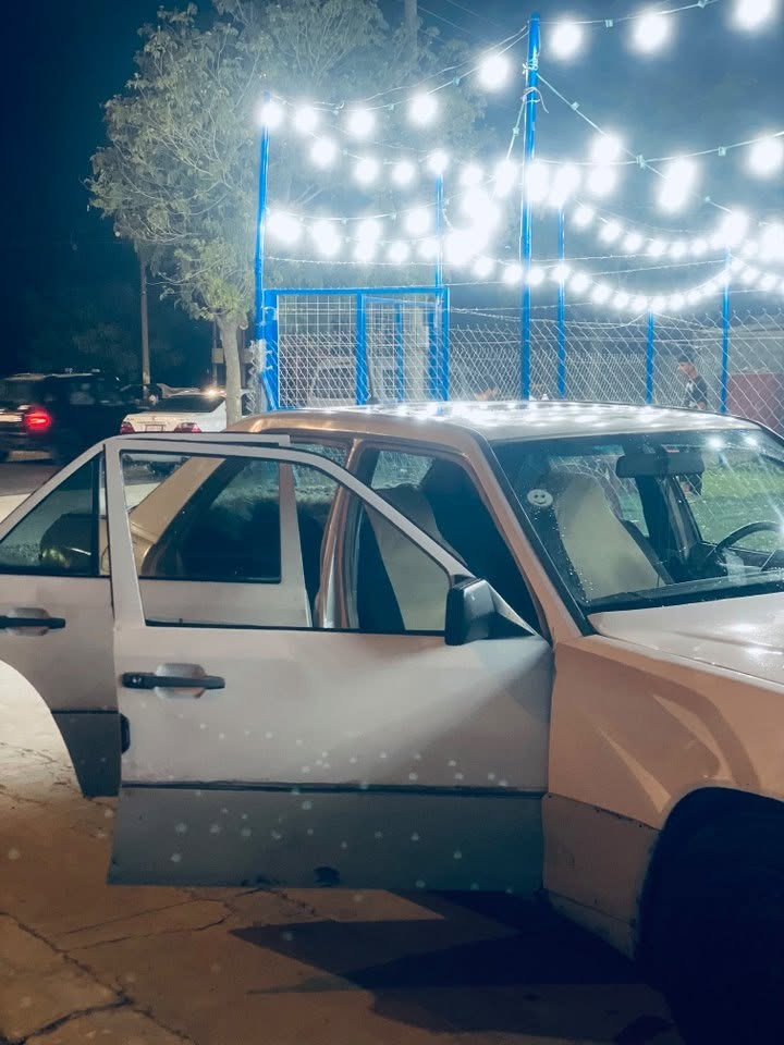 سلاو لة هاورييان ئةم مارسيدزة بو فروشتن گيرو مةكينةي بةشةرت ناوي زور پاكة سعريشي 18مةعمةلةية برايانة سةيارةكة لةكةلارة بي كيشةية ***********

