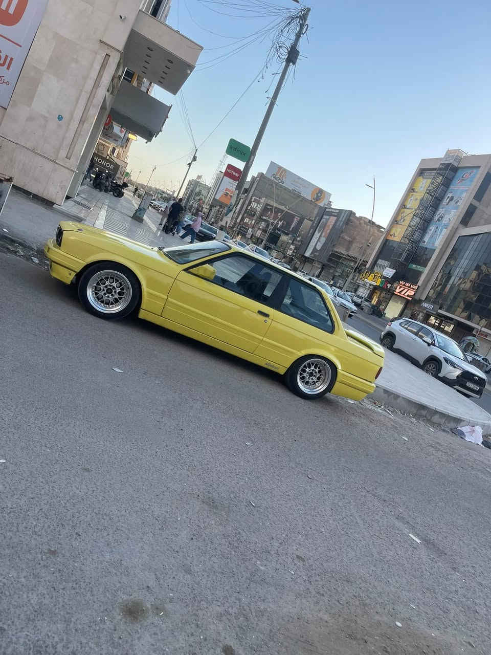 السلام عليكم زعره موديل 1990 مكينه 28 فانوس كير عادي سياره حلوه وجاهزه رايدهه ب٥٨ والسوك كلشي بي مكاني بغداد 
***********
