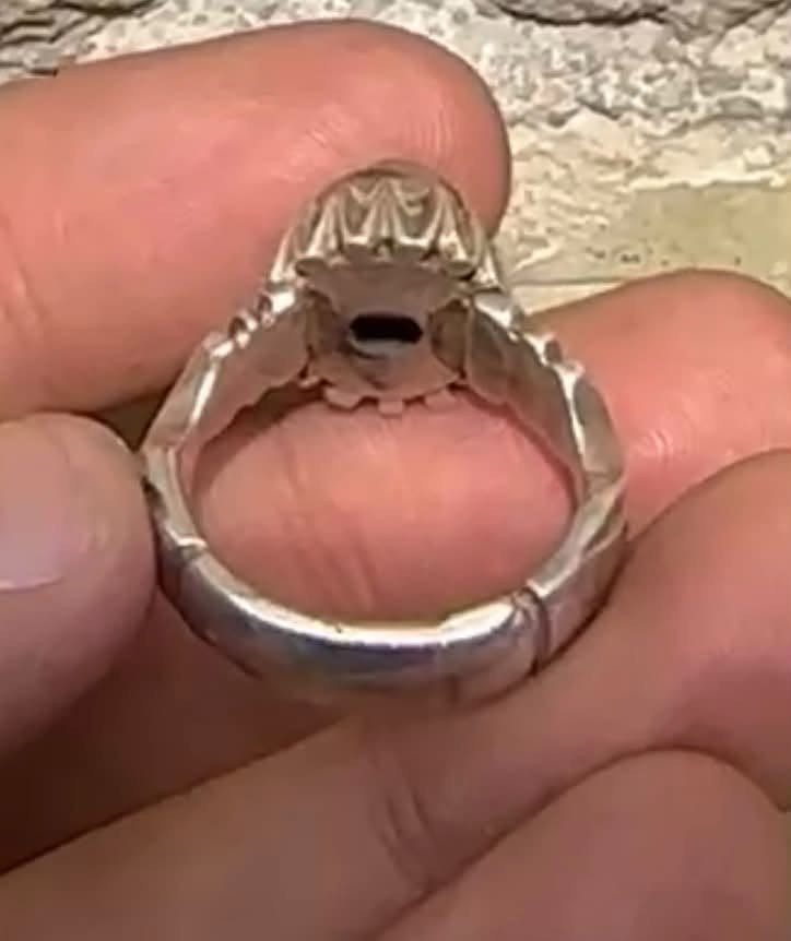 السلام عليكم
سليماني اصفر عين صريحه يسر الناضرين ✨

صياغه يدويه ثقيله جدا ✅

قديم حيل صياغه وحجر ✅

القطعه نوادر تحفه موجود توصيل ***********
