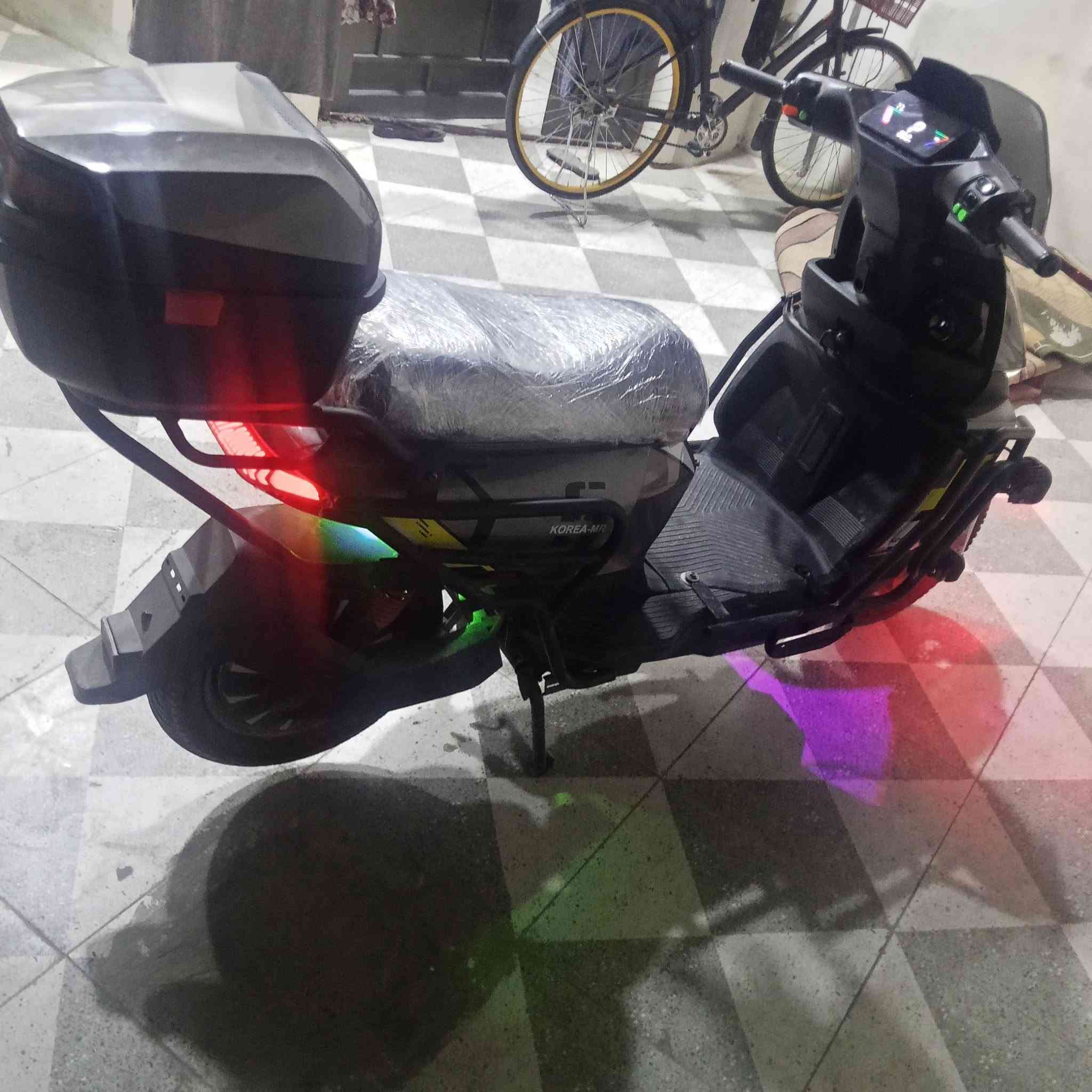 دراجه شحن نوع الوحش ماركة كوريا مار 6 بطاريات 72 ڤولت ملف 3000 ابريك نضام اي بي اس بي بك اضافتن 4نمر تقره سرعه 119 حقيقي اشكد ما اعرف بس سريعه لايت زنون عالي ناصي كارتات تشغيل 2وسويجات2او ريموند تشغيل عن بعد 2 دراجه استخدام شهر دراجه بلنقد سعره مليون او ميه الزيرو مالتها هايه مستخدمه شهر زائد بيهة ضمان عل عقل والبطاريات سنه كامله الدراجه سعرهه 950الف اوبيهة مجال رقم التواصل ***********
