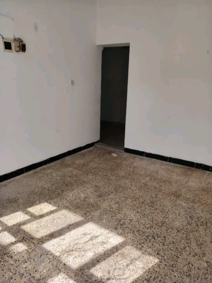 شقة للإيجار بحي النور خلف دانية ماركت الشقة تتسع #لنفرين  بيها صحيات +هول +غرفة + مطبخ
+ الكهرباء الوطني علئ اصحاب البيت 

200 الف سعر نهائي

***********
