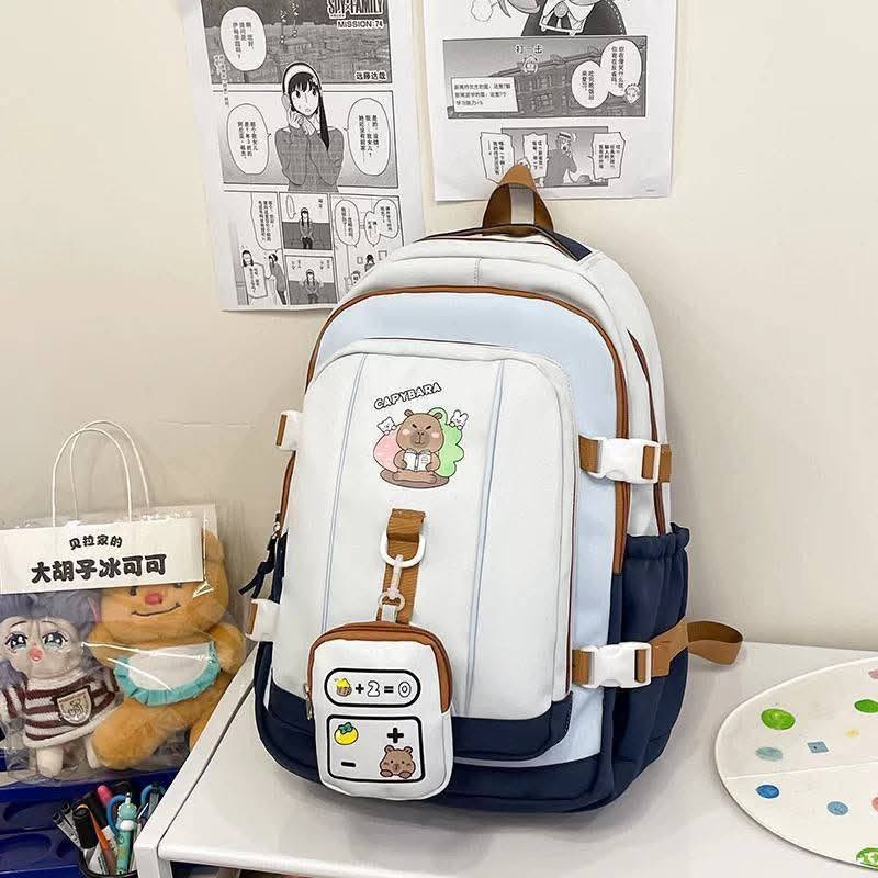 🎒 حقيبة الجمال والأناقة.. كل ما تحتاجينه في تصميم واحد! ✨
 تصميم عصري لطيف برسمة "الكابيبارا" المحبوبة.
 حقيبة صغيرة ملحقة تتنسق مع الحقيبة الأساسية لحفظ متعلقاتكِ الدقيقة.
 مساحة واسعة وتقسيمات متعددة تتسع للكتب، 
 خامة عالية الجودة تضمن لكِ الراحة والمتانة طوال اليوم الدراسي.
🔥 الكمية محدودة جداً!
📥 للطلب والحجز: يُرجى التواصل على الرقم ***********
🚚 التوصيل متوفر لجميع المناطق.
