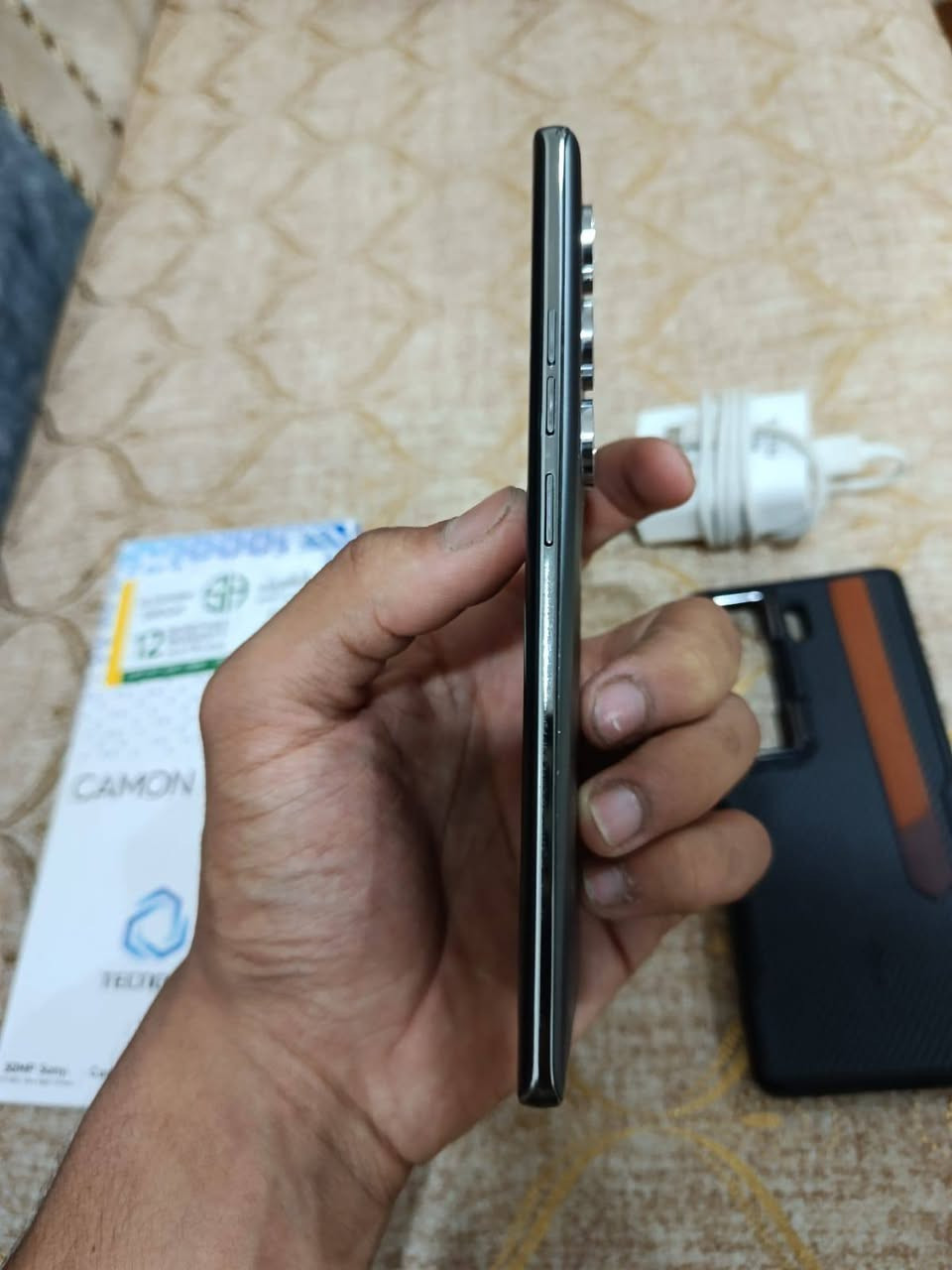 السلام عليكم
تكنو كامون 40 برو 5G 

ذاكرة : 256 

جهاز مكفول من كلشي ممبدل بي شي أبد 

جهاز نضيف كلش +ملحقاته كامله 

شاحنه 45W سريع الشحن عل فحس وين متريد 

مكان نجف +تفاصل اكثر بل خاص

السعر بل خاص. 

رقمي : ***********
