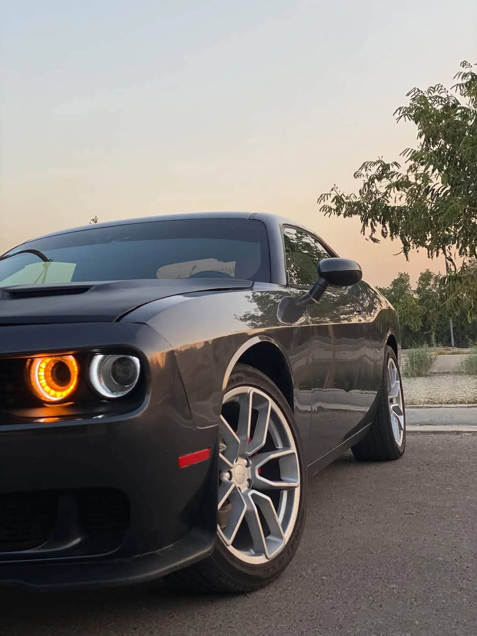 جالنجر 2018 SXT 3600 السياره ستوك على وضع الشركه ماملعوب بيها ابد رقم بغداد الدولي باسمي شخصيا هزه جديده 
ماشيه 93 الف
تخم ويل ديمون طامس تخم تاير
صدر امامي خلفي مبدل جديد 
لايتات ودعاميه جدد
تبريد قطعتين مكينه كير كله مكفول
حادث جاملغ وبنيد صور الحادث بالمنشور 4 قطع صبغ قماره تكم مكفوله 
السياره جاهزه ومابيها نقص مال جناي

سعرها 136$
مكاني بغداد البلديات***********
