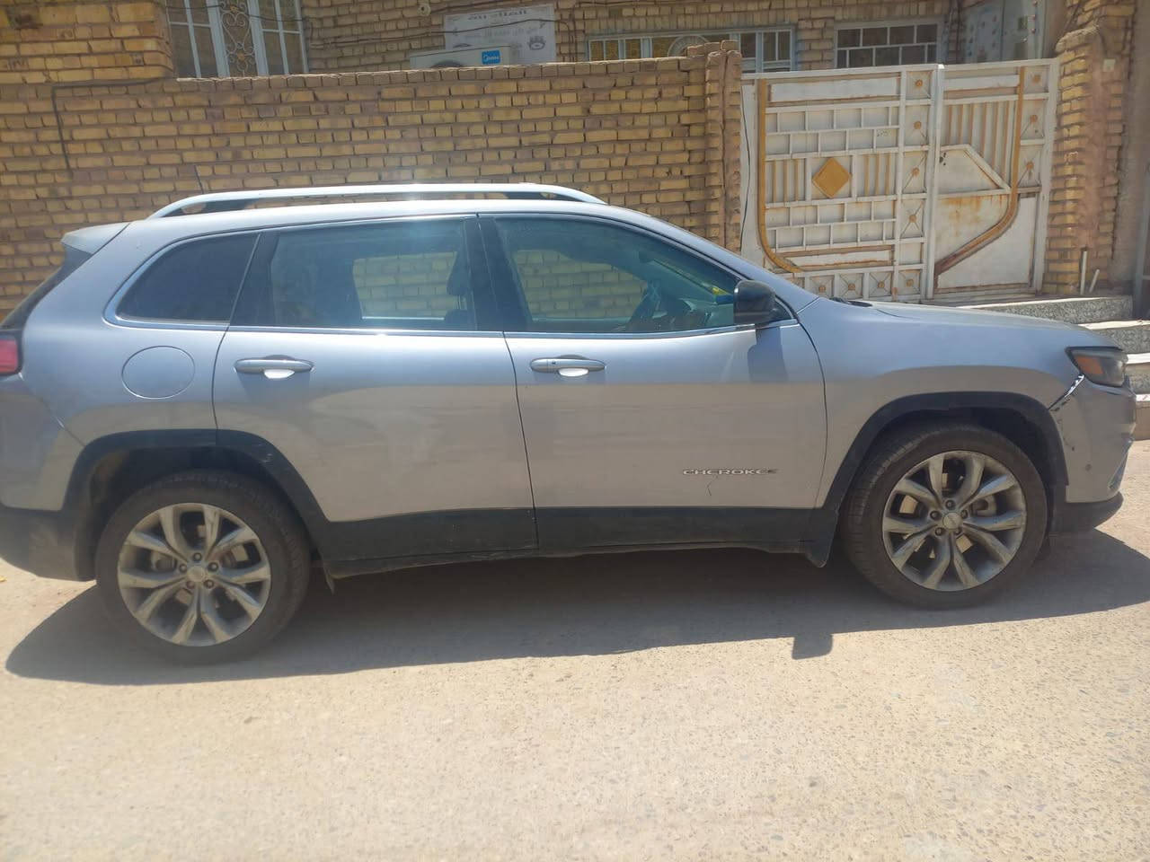 مرخصت مدير الكروب جيب بزون الفين وتصعطعش فول مواصفات مدينه بيه صوت انبيعه هيج رقمه اسليمانيه بسمنه سنويه لواحد وعشرين مكينته الفين تيربو مكانه بلعماره  للأستفسار *********** سعره100بيه مجال
