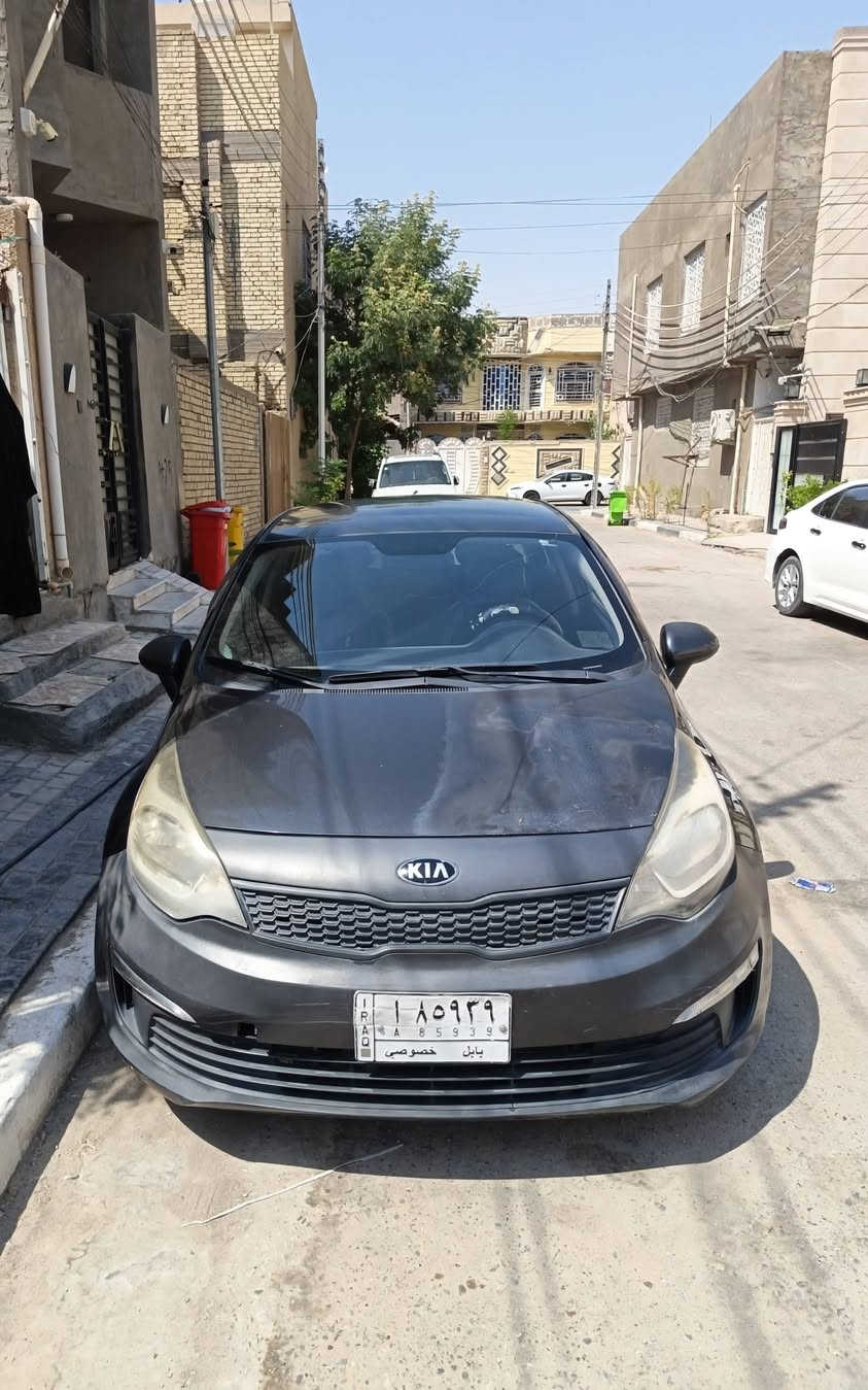السلام عليكم ريو موديل 16 خليجي ماشيه 88حقيقي نضيفه كلش وسوناره موجود عندي حادثه بسيط 
محرحك 1600
تبريد ثلج 
مكاني كربلاء 
رقم بابل 
السعر 88 وبيه مجال بسيط 

***********

