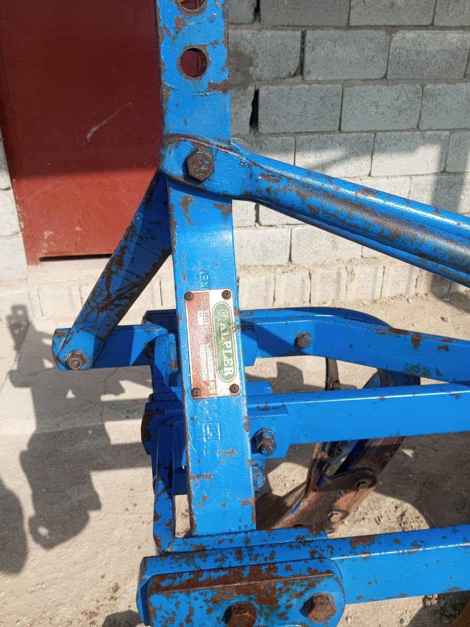 السلام عليكم للبيع فدان البير حجم 10 رباعي مشتغل 50 دونم مكفول من الكسر والحيم  سجه الشركه بعدها بيه 
العنوان بابل الحمزه الغربي للتصال علا الرقم ***********

