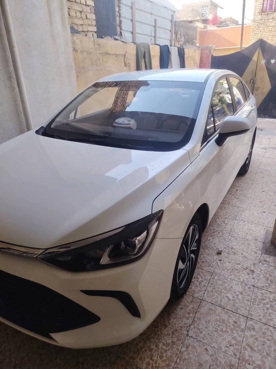 السلام عليكم 
بايك u5 2026 

اللون أبيض 

بدون رقم 
 بيها بارد بصيط بالصنوك فقط 
ولباقي كفاله عامه 
محرك 1.5 لتر اقتصادية 

خزان 50 لتر

شاشة وسطية كبيرة وكاميرا خلفية

 حساسات خلفية وتحديد مسار

بصمة تشغيل عن بعد 

مرايا شفط مع إشارات وإنارة

سايد بريك كهربائي

مكان السيارة بغداد 

السعر  15 وبيها مجال بصيط 
***********
