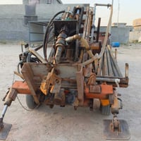 مكينه حفر ابار صناعه جديده مع الستاين عدد ثمانيه طول الواحده 3 م + ماط...