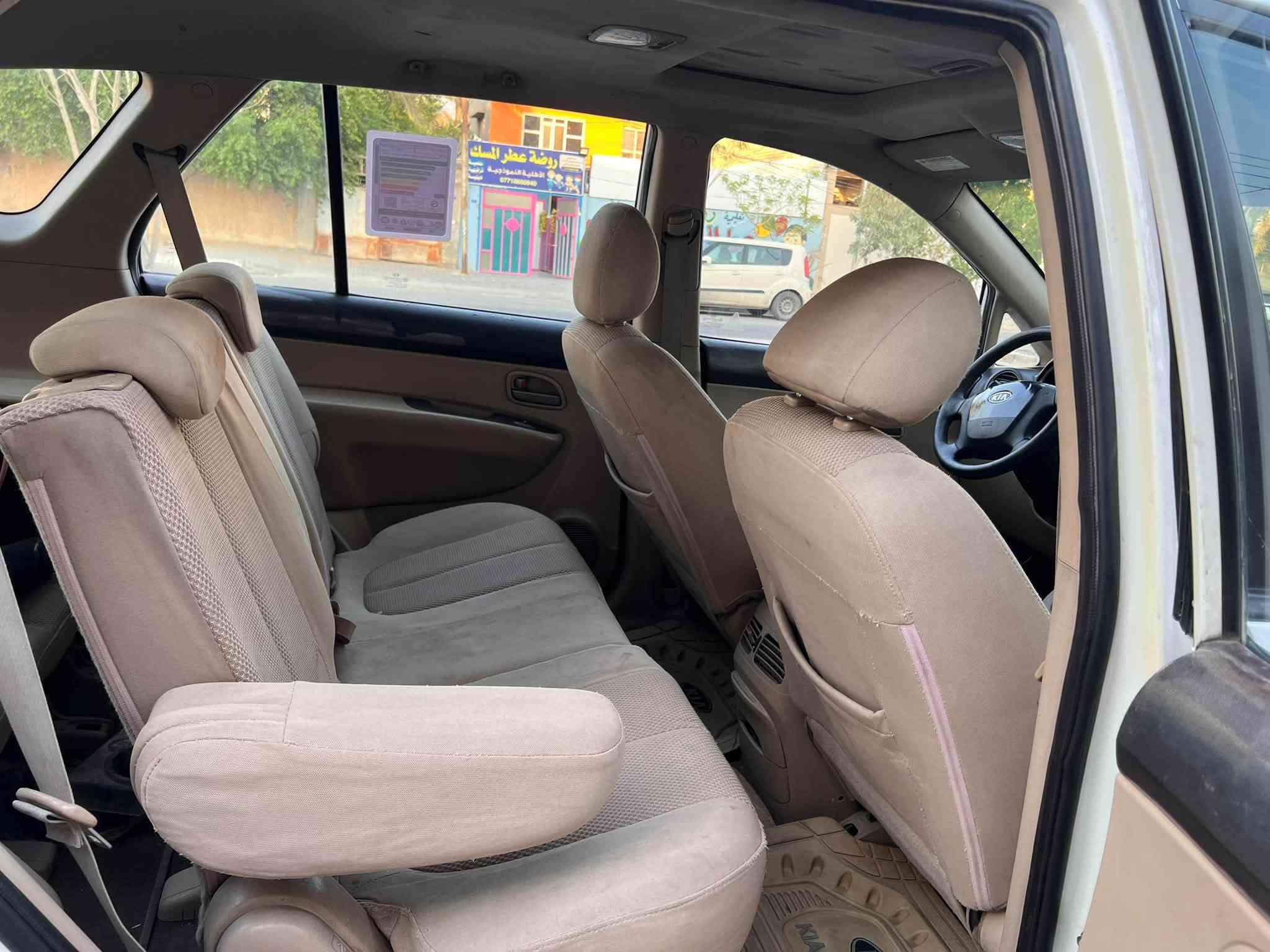 ‏سلام عليكم *********** للبيع كيا كارنز موديل 2008 السعر 92 وارد خليجي السيارة مكفوله من الحادث والتبديل وبدون اي ارباك بيه صبغ قطعتين اثر شخوط مواصفات السيارة فول1/1 محرك 4  سلندر 2000 دوش فتحة 7 راكب تبريد خلفي شاشة وكاميرا وحساس خلفي يدات نيكل داخل بيجي 5 ويل كب مكينه وكير وحدايه وتخم تاير بحاله ممتازه جدا رقم بغداد تحويل مباشر مكان السيارة كربلاء
