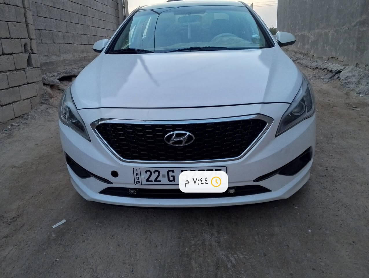 السلام عليكم
سوناتا ٢٠١٧ 

وارد امريكي حدثها جاملغ وبنيد تبديل وبالعراق باب خلف الصدر نصبغ جزء منه

القمارة بيها تكشير جدآ قليل ومعالجة بدون صبغ  ومغلفة فابلون اصلي

ماشية ١٣٥ 

رقم اربيل انكليزي 

تحكم ستيرن

تحكم مرايات 

مثبت سرعة

وضعيات قيادة 

كامرة دوارة 

تبريد ثلج 

غرفة جداً نضيفة

سنوية نهاية ٢٠٣٠ تنتهي بإسم شركة

مسويلها إدامة كامل من بلكات أصلية + تنضيف غرف الاحتراق و الحساسات + باتري جديد صارله ٢٠ يوم+ فيت يم اصلي + فلتر بنزين اصلي + حتى ربل النوزلات مبدله 

السيارة بحالة ممتازة ومعتني بيها 

مكان السيارة البصرة 

سعرها ١٢٦ 

بيع فقط اعتذر عن المراوس 

***********

نص مكتوب في الصور:
- ٧:٤٣ م
- ٧:٤٤ م
- ٧:٤٥ م