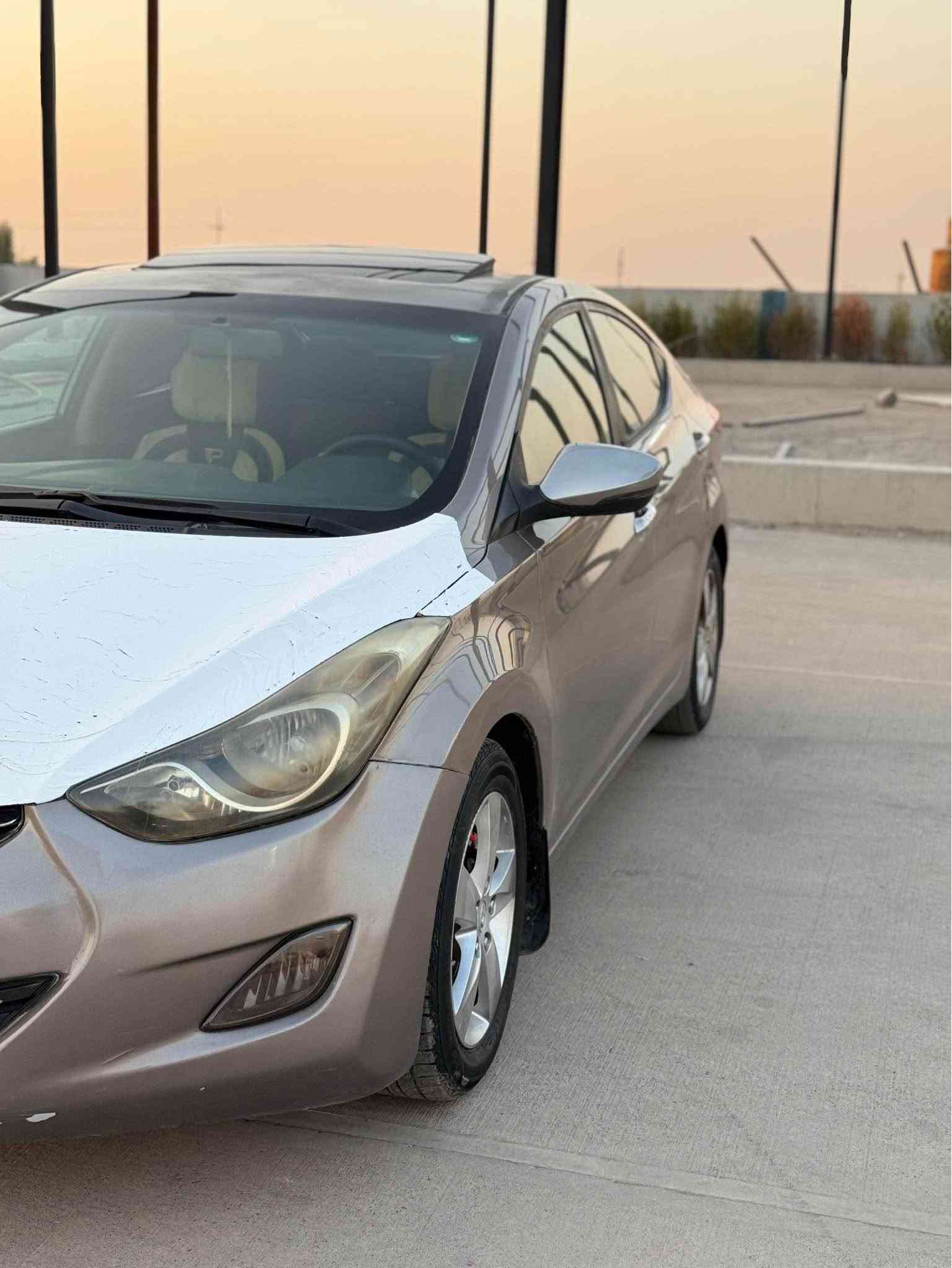 ئەلنترا مودیل 2012مەکینە گەورە فول مواسەفات دووپارچە سبوخی هەیە بی ناوگرتن گێرومەکینەو تەقەو رەقەی بەشەرتەسەنەوی 2027سحری 83مەحامەلەیە *********** *********** أربيل, العراق
