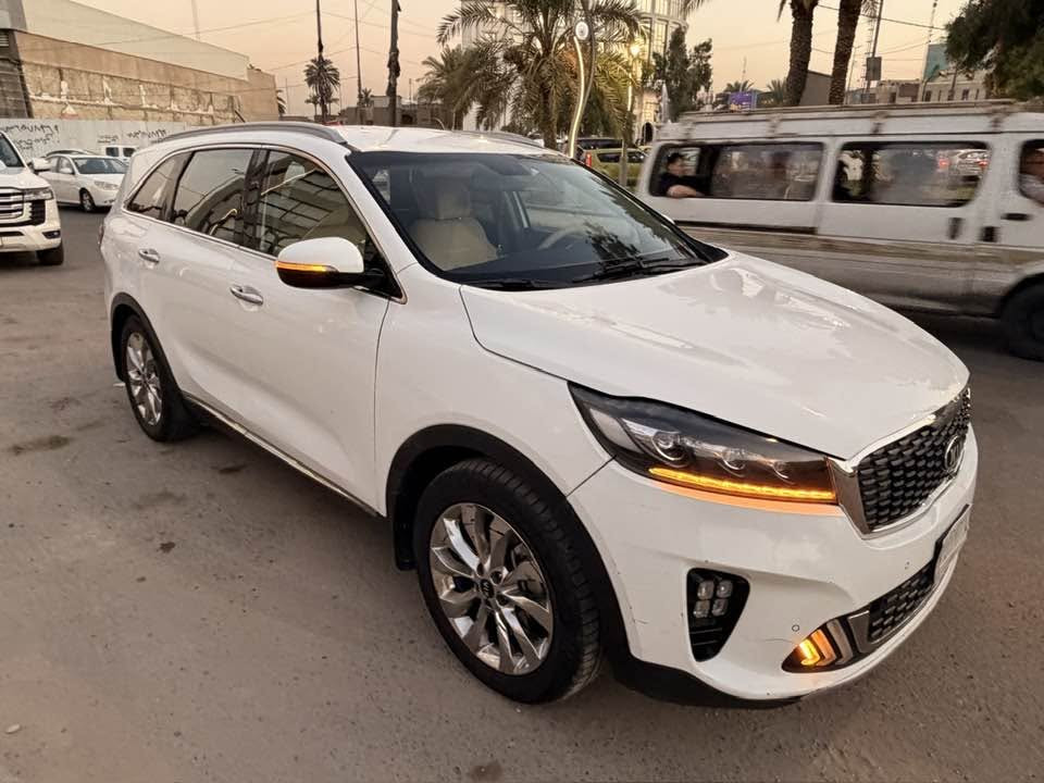 السلام عليكم سورنتو موديل 2019 خليجي 

مكينة 6 سلندر
موصفاتهة 

بصمة 

كشنات الامامية كهرباء
جنطة كهرباء
اربع وضعيات قيادة
بردات خلفية 
شاشة كبيرة بلادية 
كامرة خلفية دوارة 
حساس امامي وخلفي 
مري شفط 
بصمة ابواب 
ثلاث قطع تبريد 
سبعة راكب 

تايرات جدد وحدادية جديدة 

تبريد ثلج ما يبوخ منضومة جديده كاملة 

السيارة جديدة حتى كتلوكات شركة بية

عنواني بغداد 
السعر 217 
رقم / ***********
ملاحضة / بيه نص جاملغ صبغ الامامي بس وبارد
