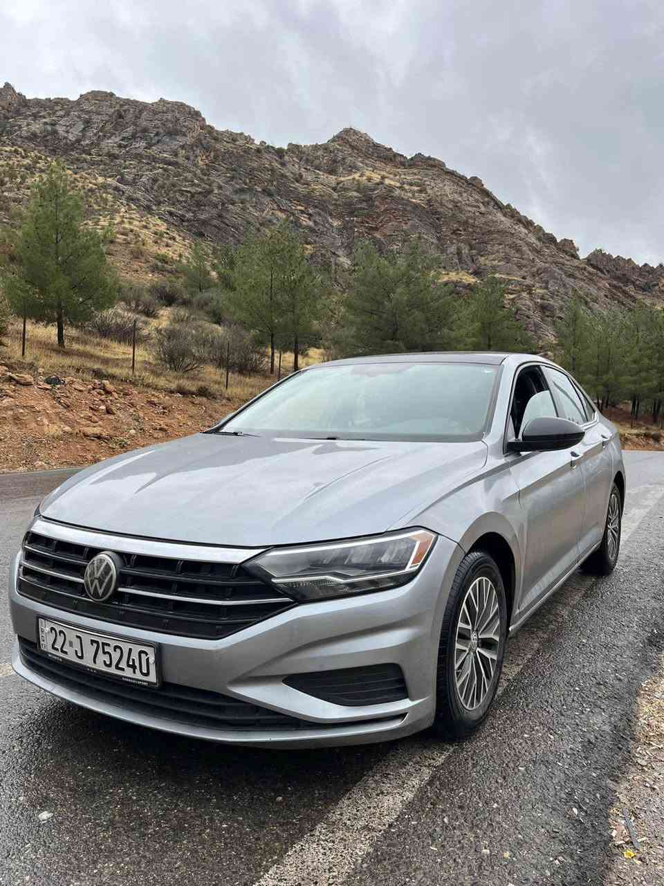 Volkswagen Jetta SE  1.4 TSI موديل 2020
حساس جانبي خلفي  رادار امامي كوشنات هيتر
كوشنات جلد اسود  بحاله ممتازه 
شاشه CarPlay 
تحديد  سرعه
نظام Eco
نظام sport
كير أوتوماتيك - عادي 
مواصفات فول 
*********** دهوك, العراق
