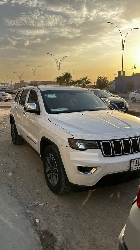 من رخصة الادمن للبيع جيب كراند شيروكي 2020
فول مواصفات LIMITED 

بصمة 

فتحة سلايد روف 

دخول ذكي للأبواب 

داخل بيجي 

كشنات كهرباء

مراية كهرباء

كامرة خلفية 

جنطة شفط 

حساس خلفي 

كامرة كبيرة 

بعد هواي مواصفات 

حادث السيارة جاملغ وبنيد صور الحادث بالمنشور

رقم بغداد بأسمي 

السعر 198
للأستفسار ***********

